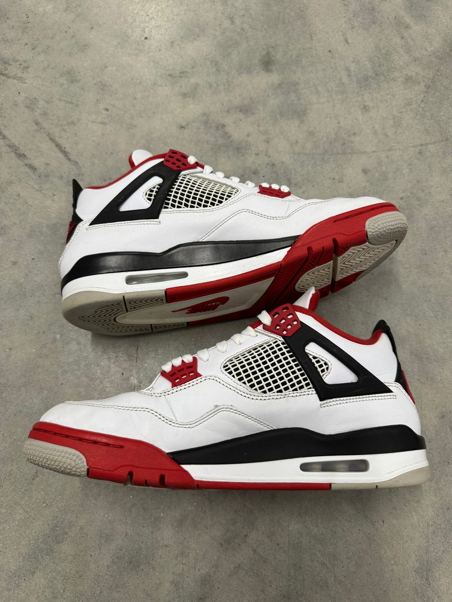 JORDAN 4 “ Fire Red “