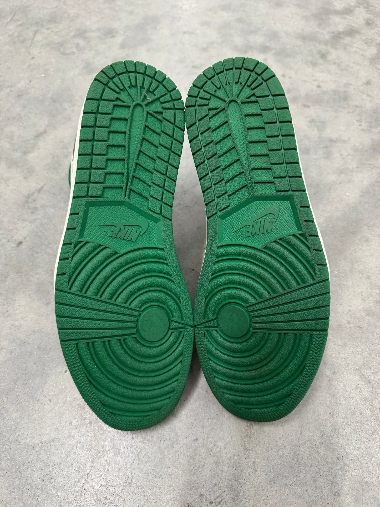 JORDAN 1 “ Pine Green “