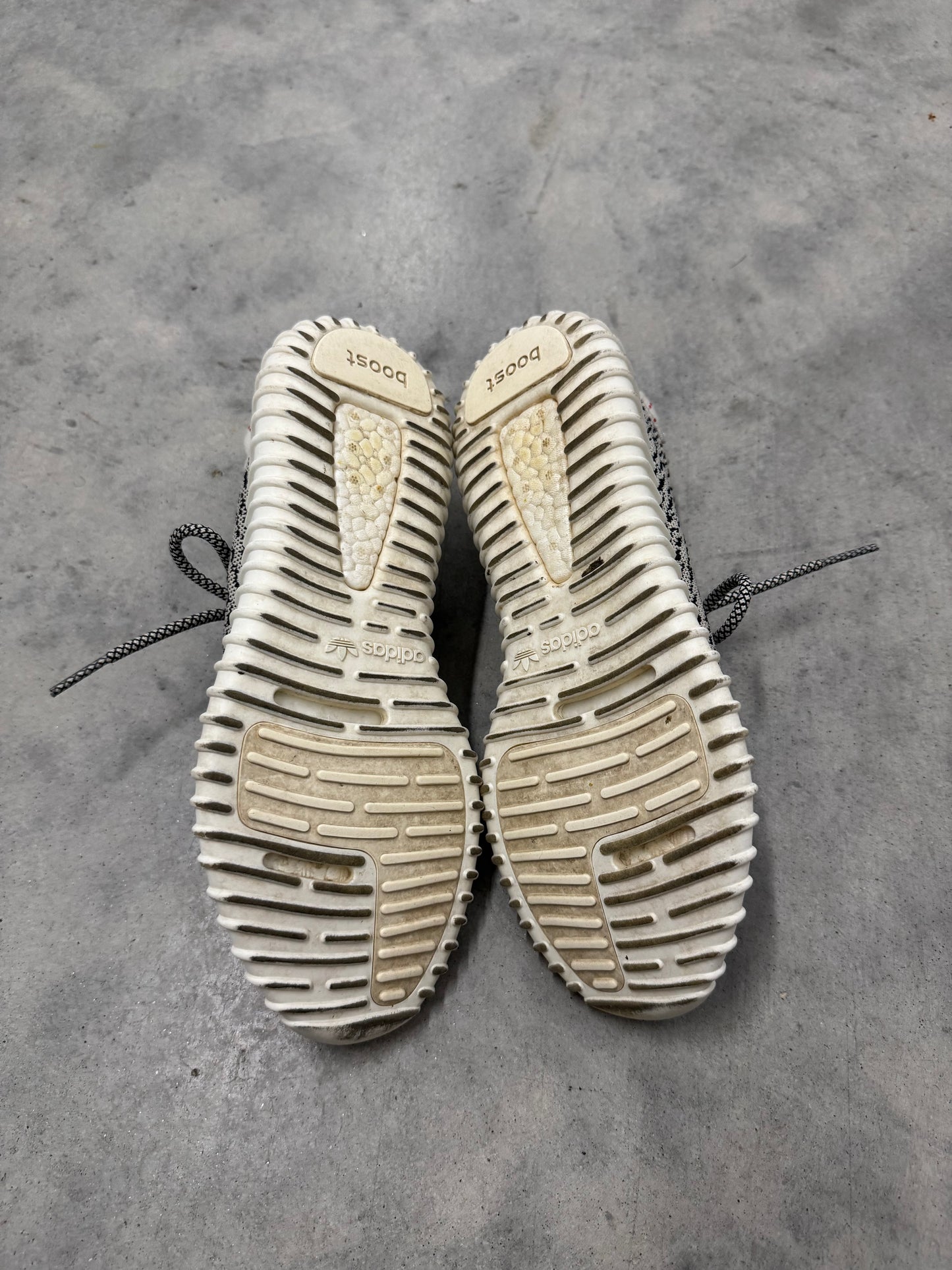 YEEZY BOOST 350 “ Turtle Dove “