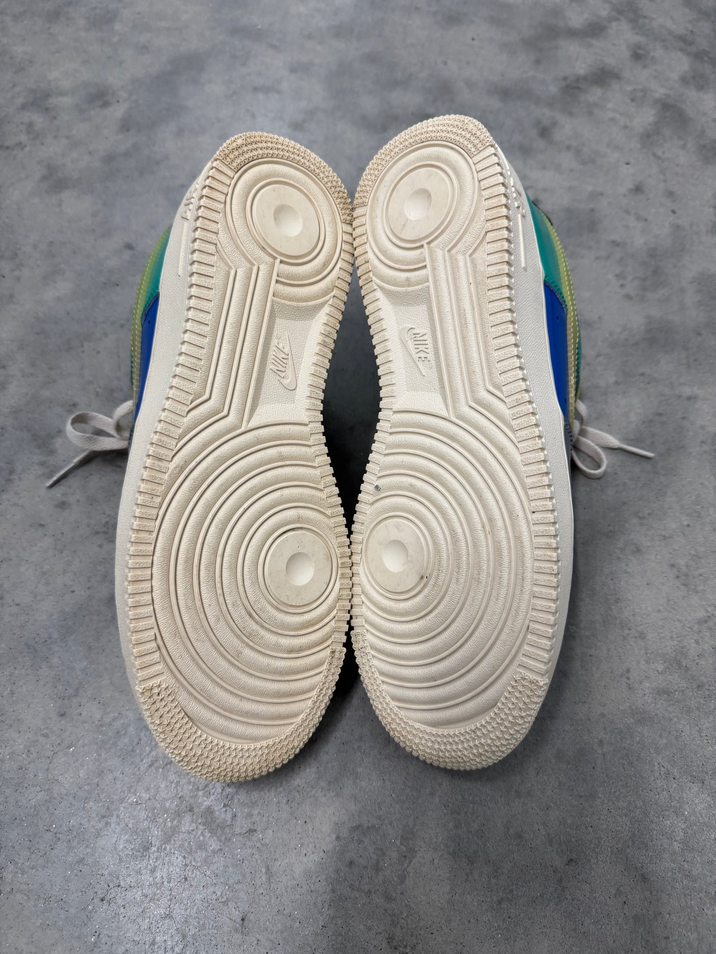 UNDEFEATED AIR FORCE 1 LOW “ Community “