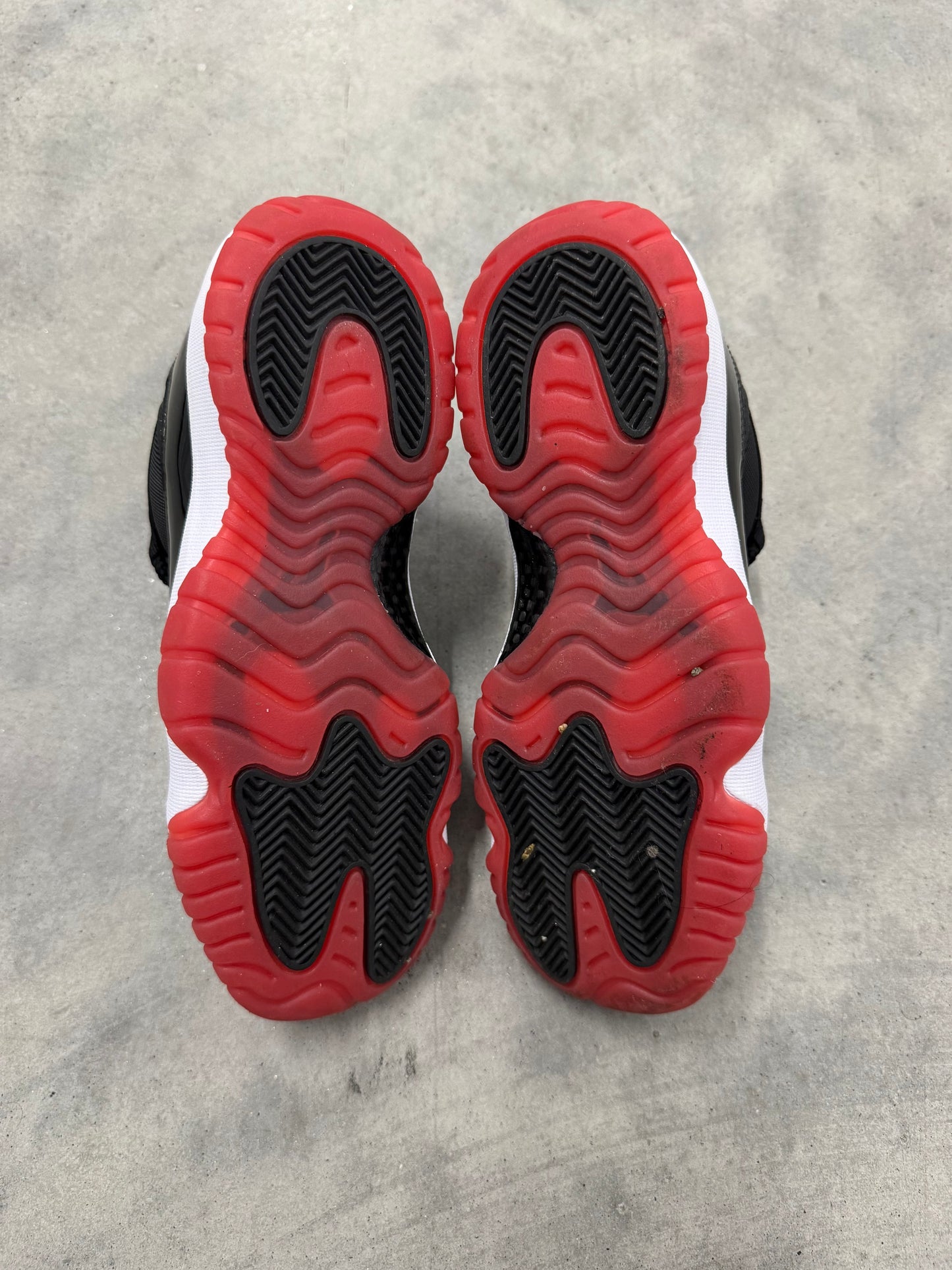JORDAN 11 LOW “ Bred “