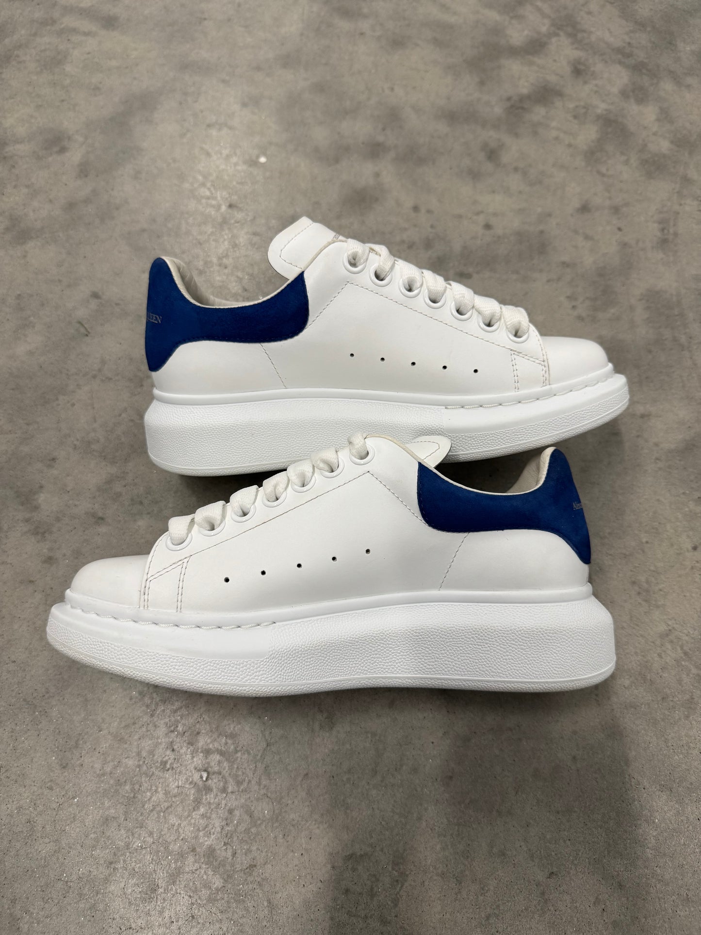 ALEXANDER MCQUEEN OVERSIZED SNEAKER “ White Paris Blue “