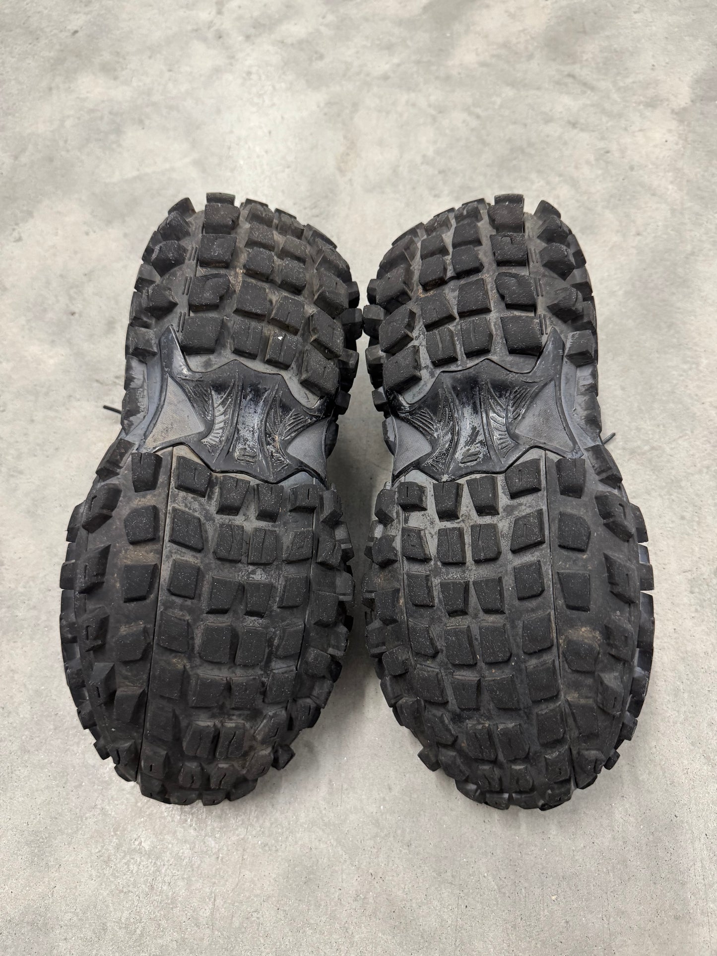 BALENCIAGA DEFENDER SNEAKER “ Worn Out - Black “