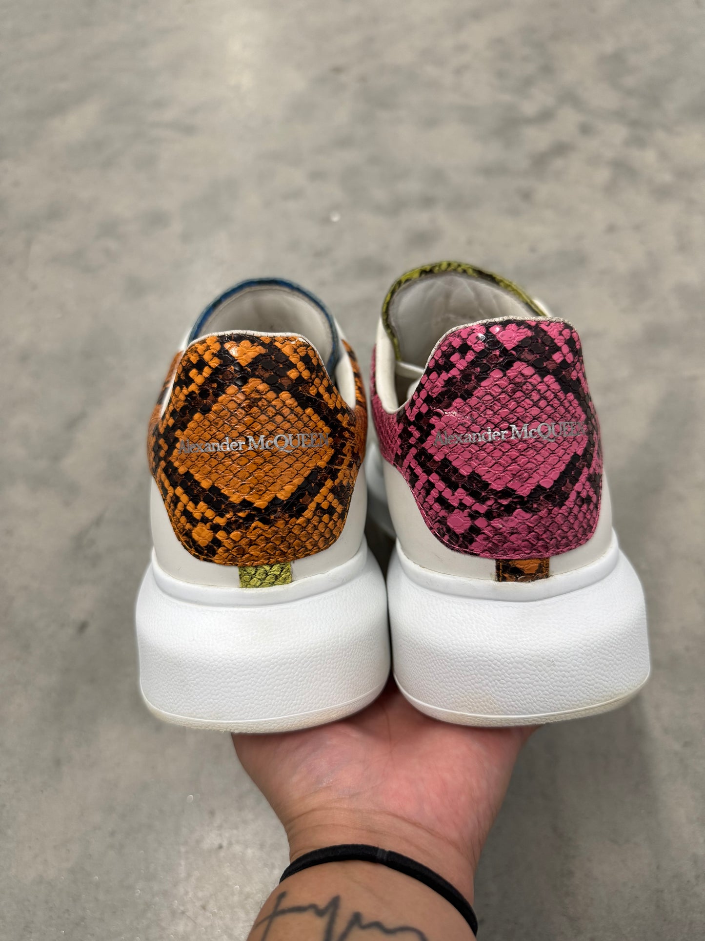 ALEXANDER MCQUEEN OVERSIZED SNEAKER “ White Multi Snake Print “