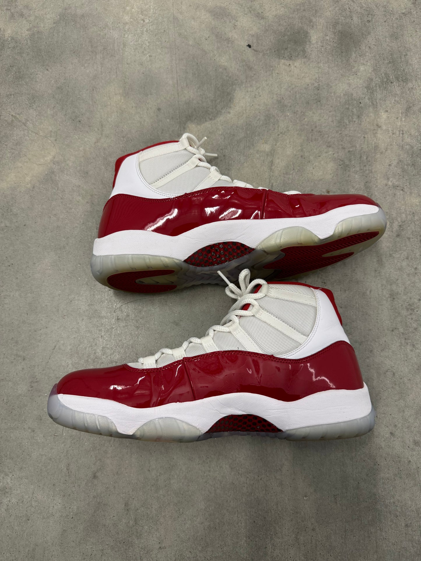 JORDAN 11 “ Cherry “