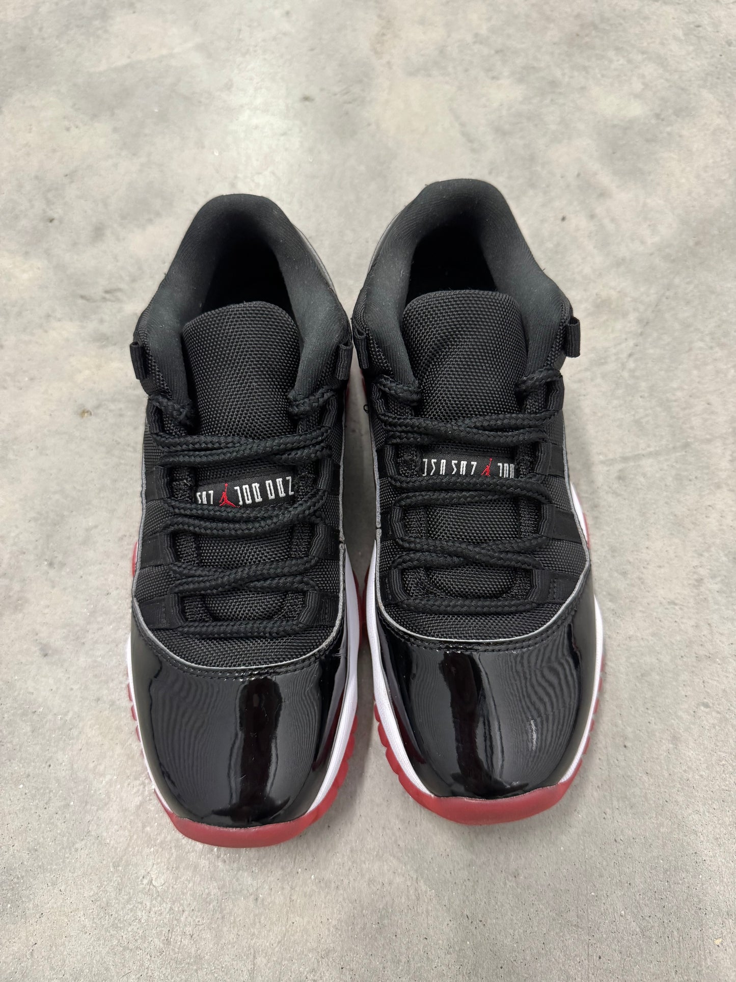 JORDAN 11 LOW “ Bred “
