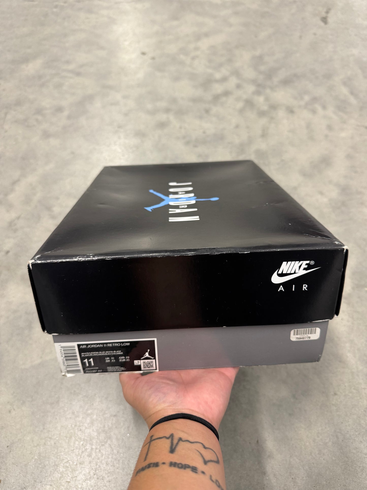 JORDAN 11 LOW “ Legend Blue “