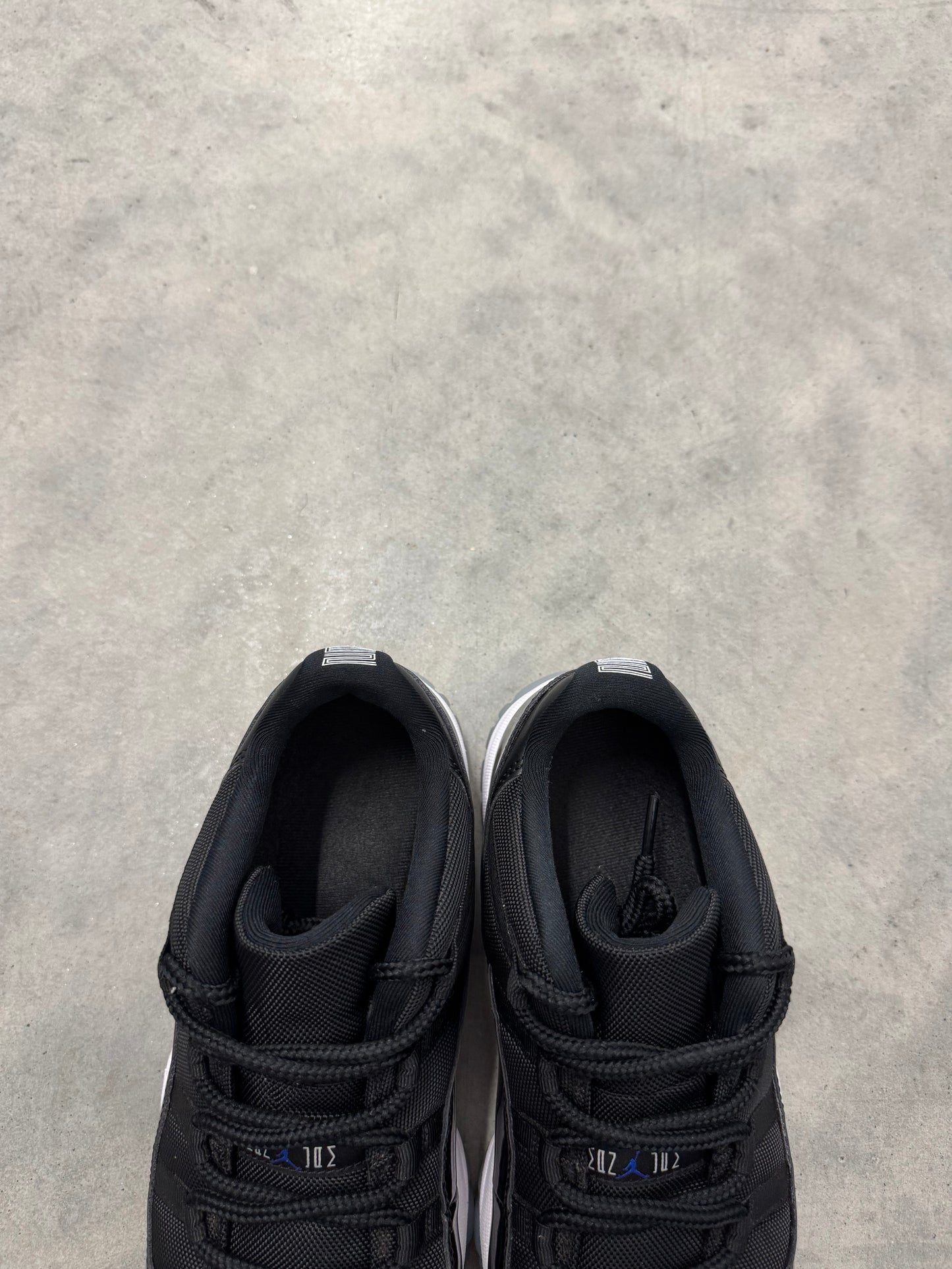 JORDAN 11 LOW “ Space Jam “