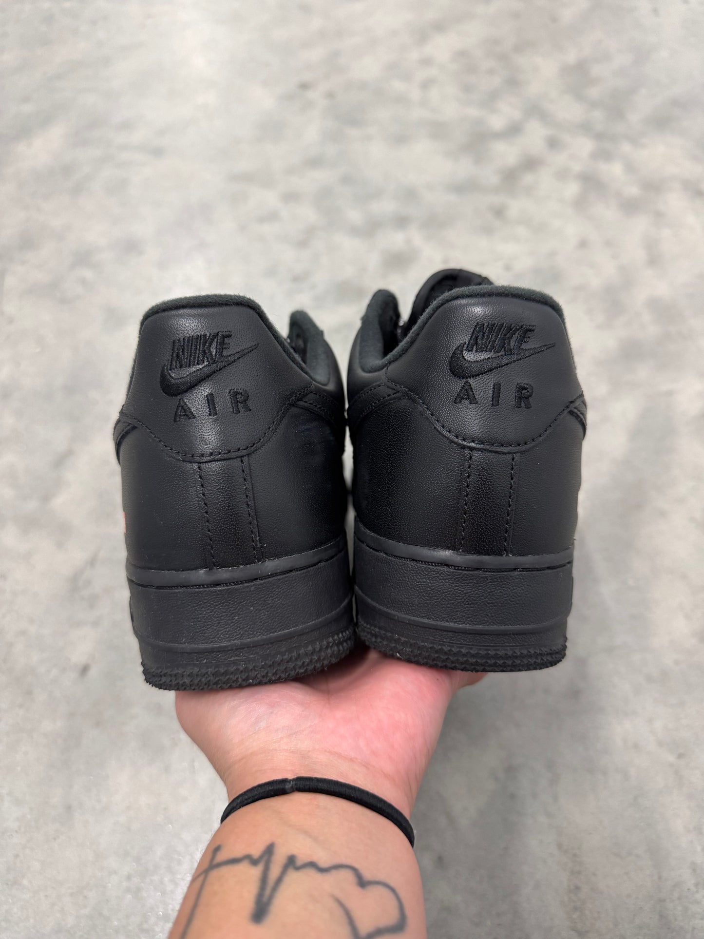 AIR FORCE SUPREME LOW “ Box-Logo Black “