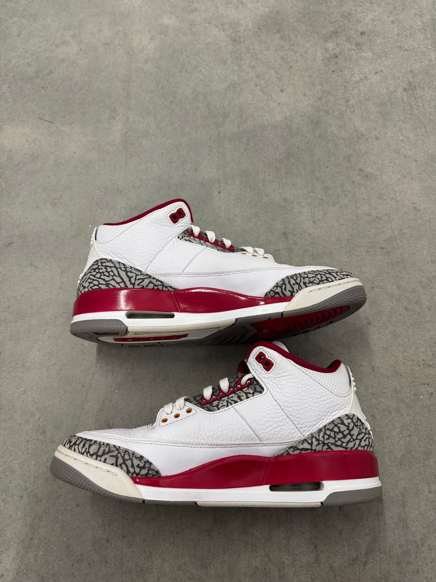 JORDAN 3 “ Cardinal Red “
