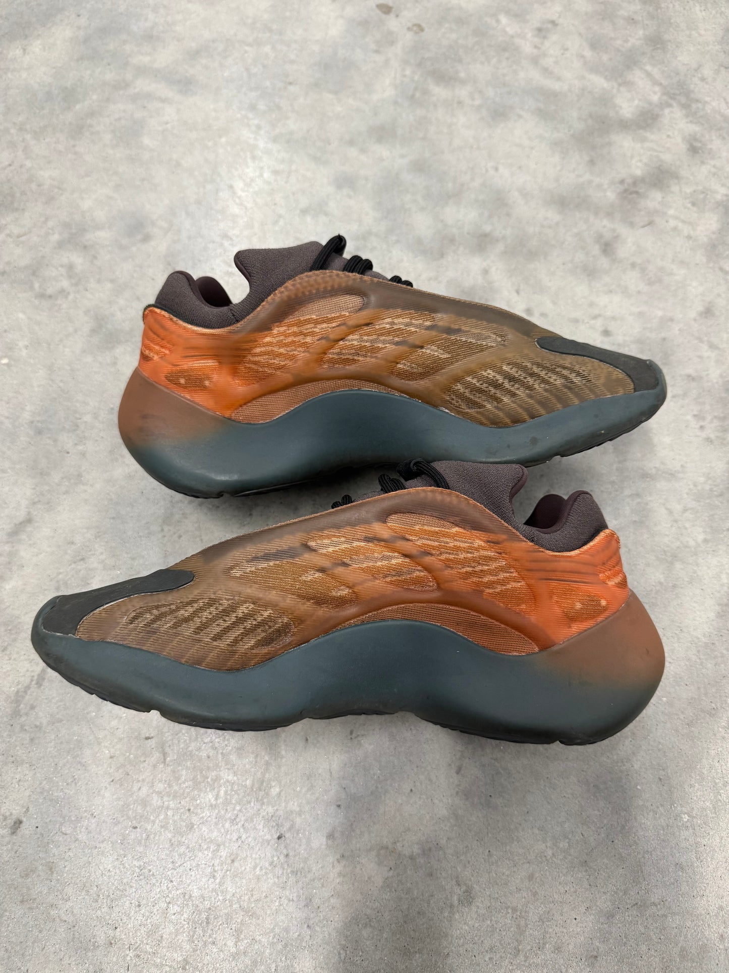 YEEZY 700 V3 “ Copper Fade “