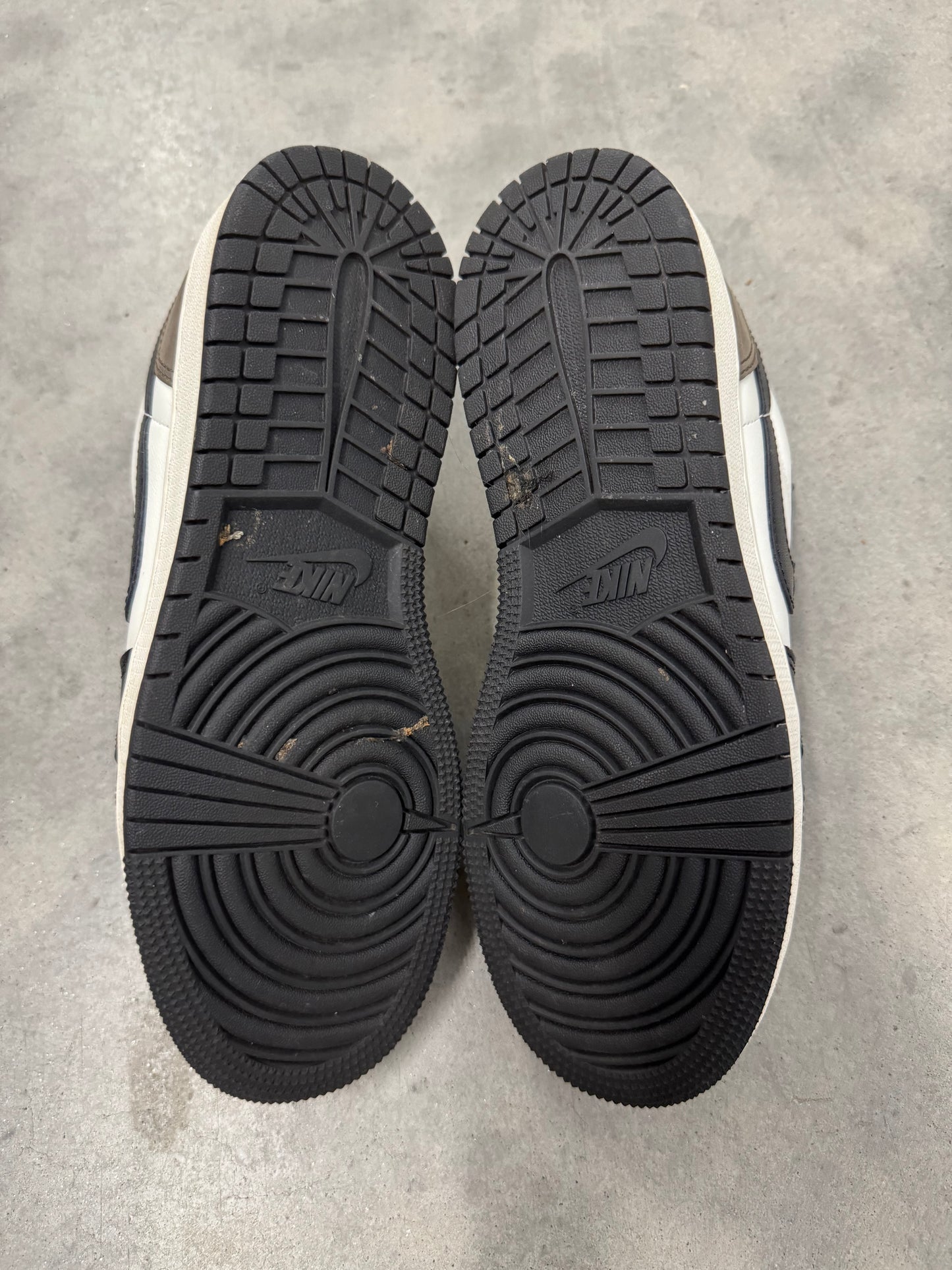 JORDAN 1 LOW “ Mocha “