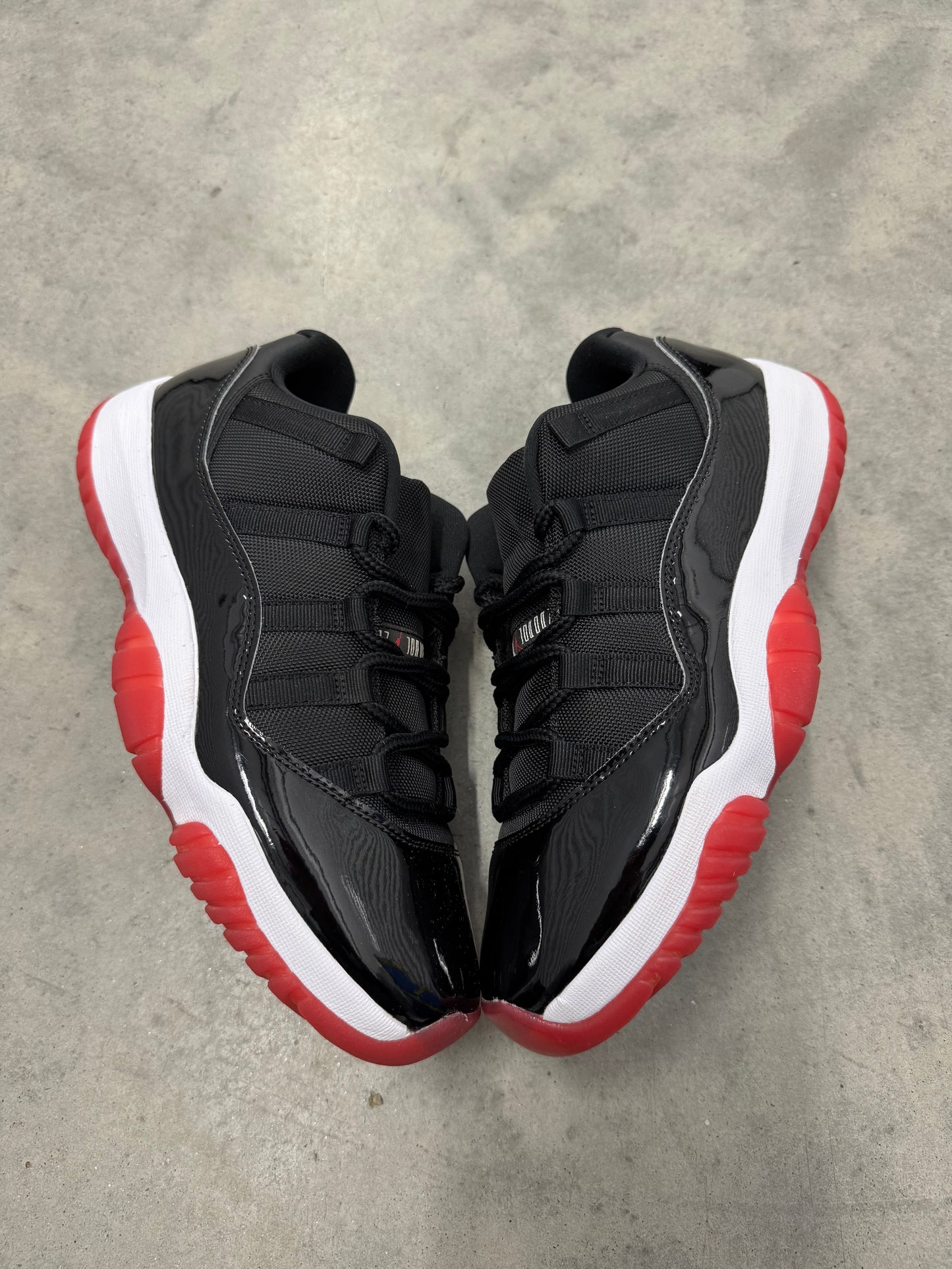 JORDAN 11 LOW “ Bred “