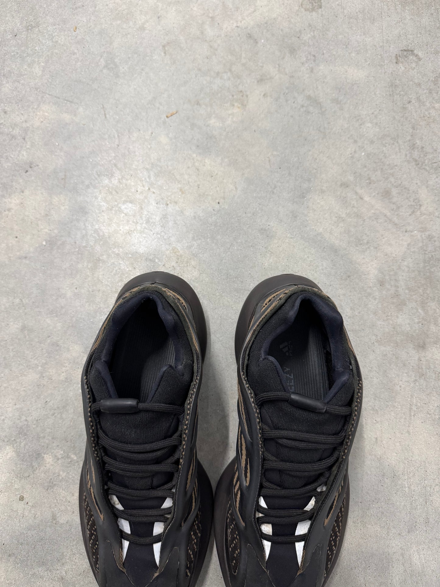 YEEZY 700 “ Clay Brown “