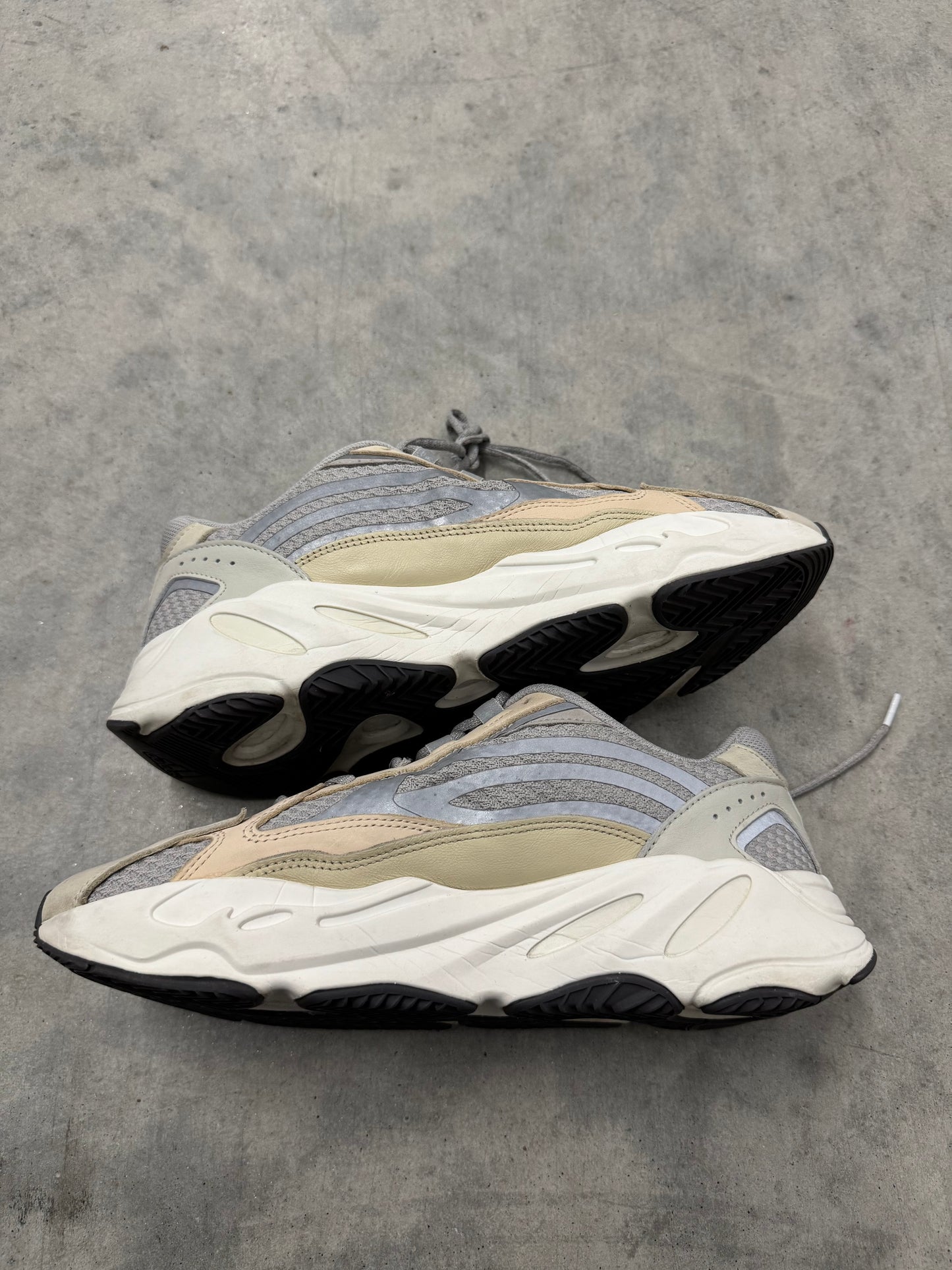 YEEZY 700 V2 “ Cream “
