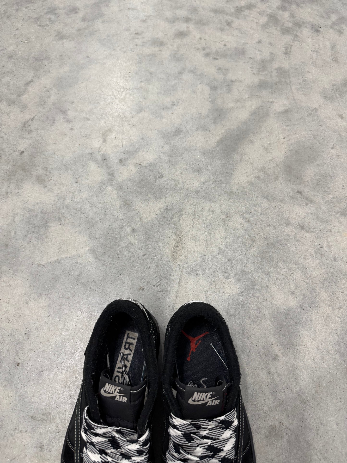 TRAVIS SCOTT JORDAN 1 LOW “ Black Phantom “