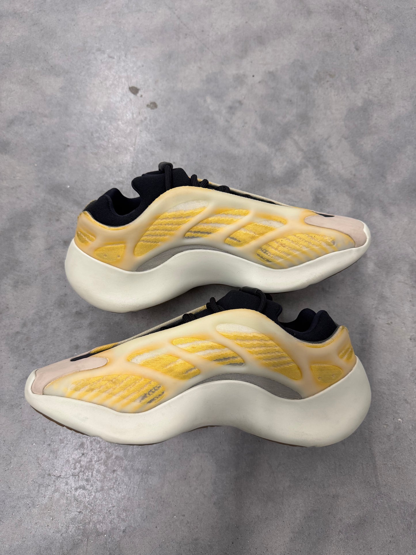 YEEZY 700 V3 “ Mono Safflower “