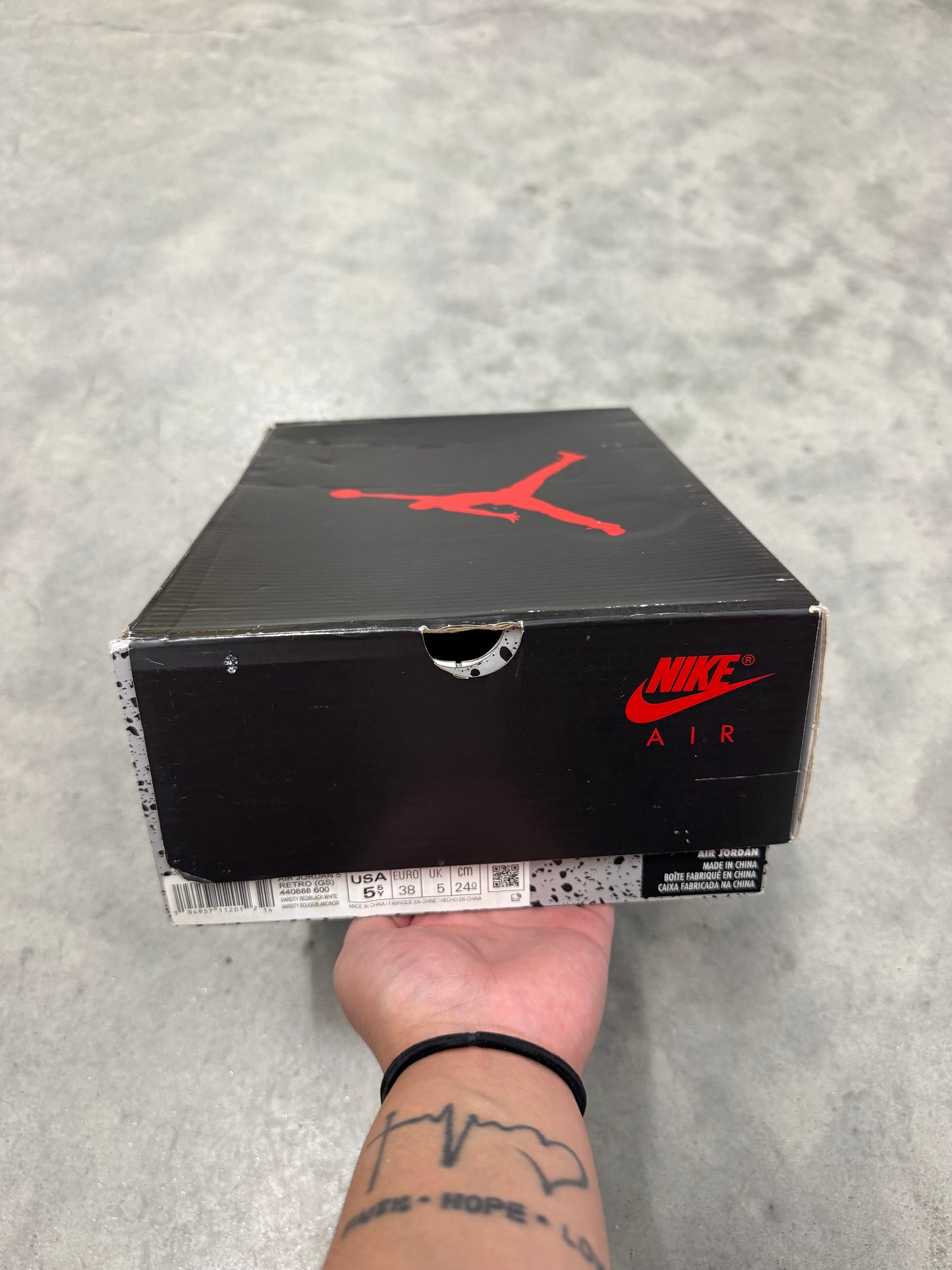 JORDAN 5 “ Raging Bull “