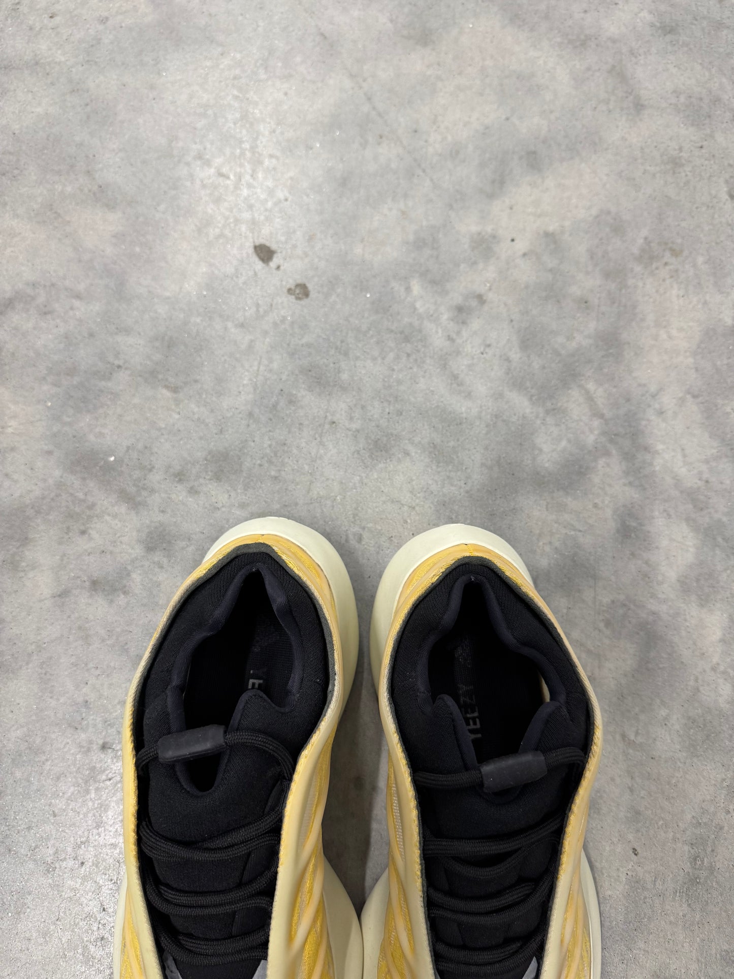 YEEZY 700 V3 “ Mono Safflower “