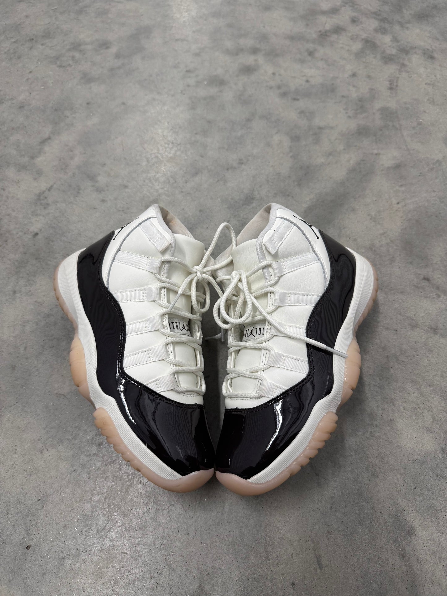 JORDAN 11 “ Neapolitan “