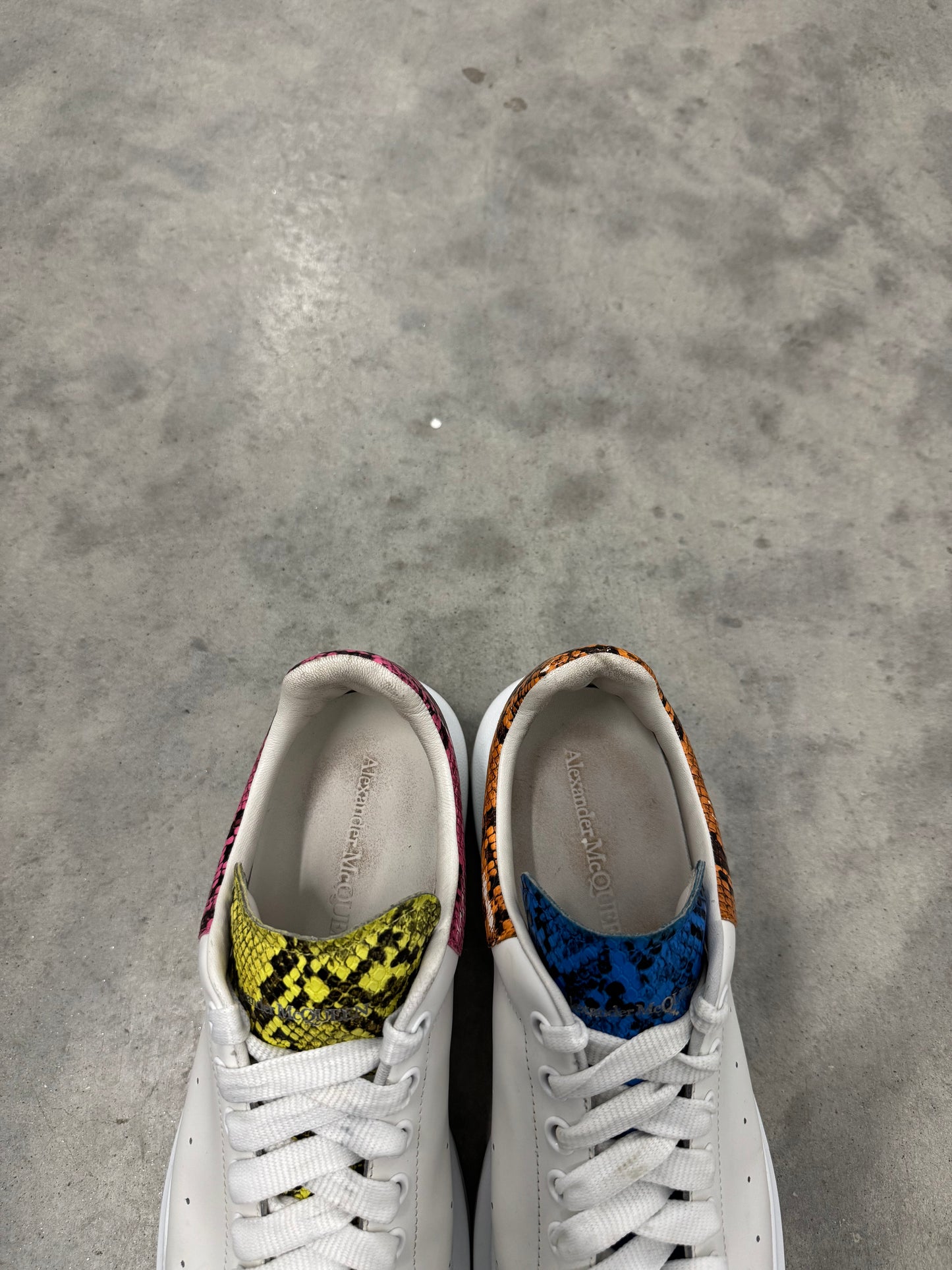 ALEXANDER MCQUEEN OVERSIZED SNEAKER “ White Multi Snake Print “