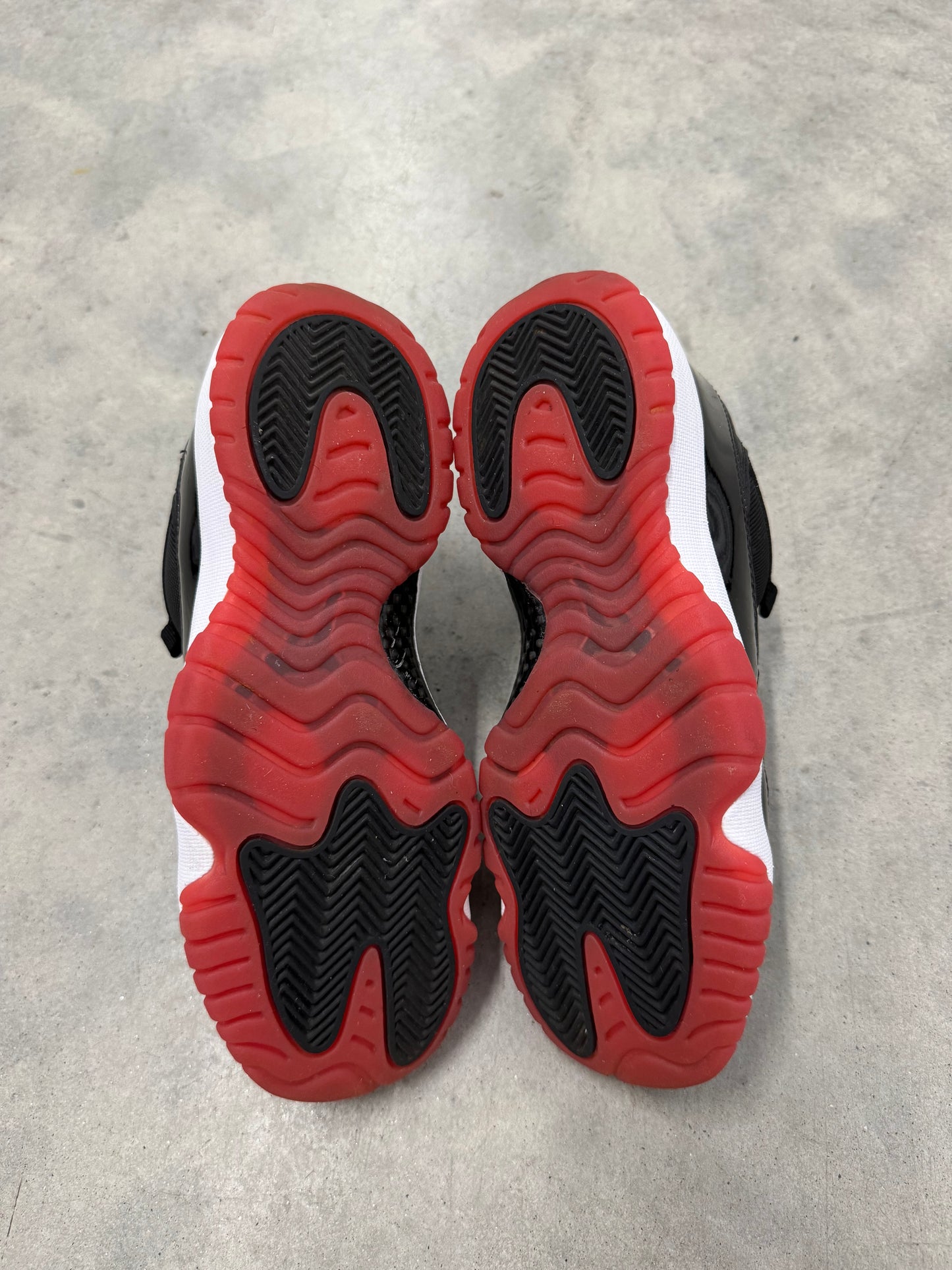 JORDAN 11 LOW “ Bred “