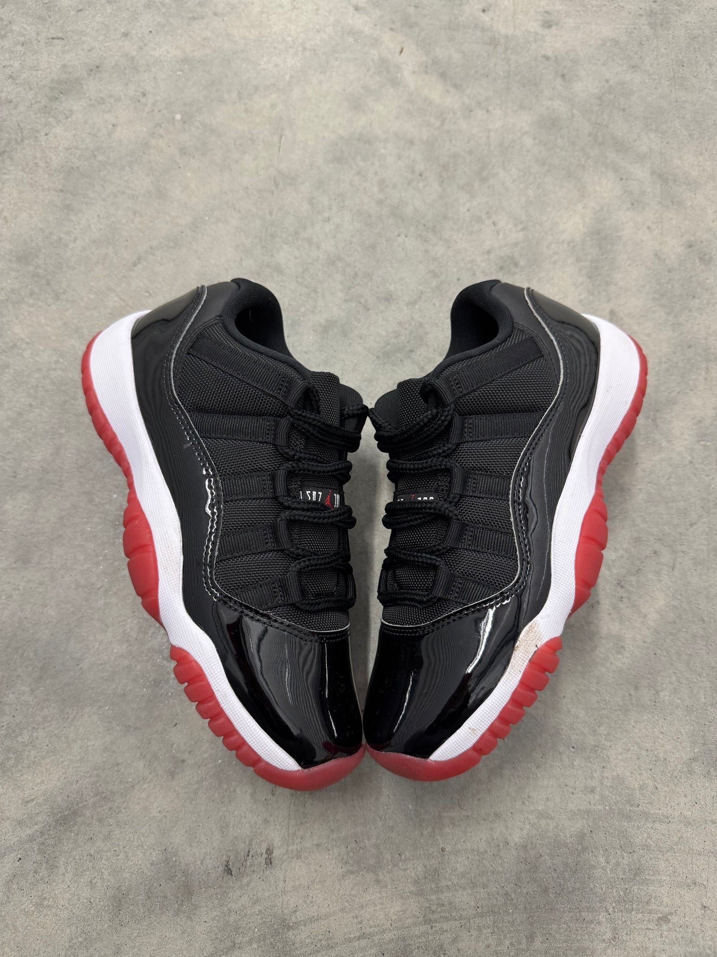 JORDAN 11 LOW “ Bred “
