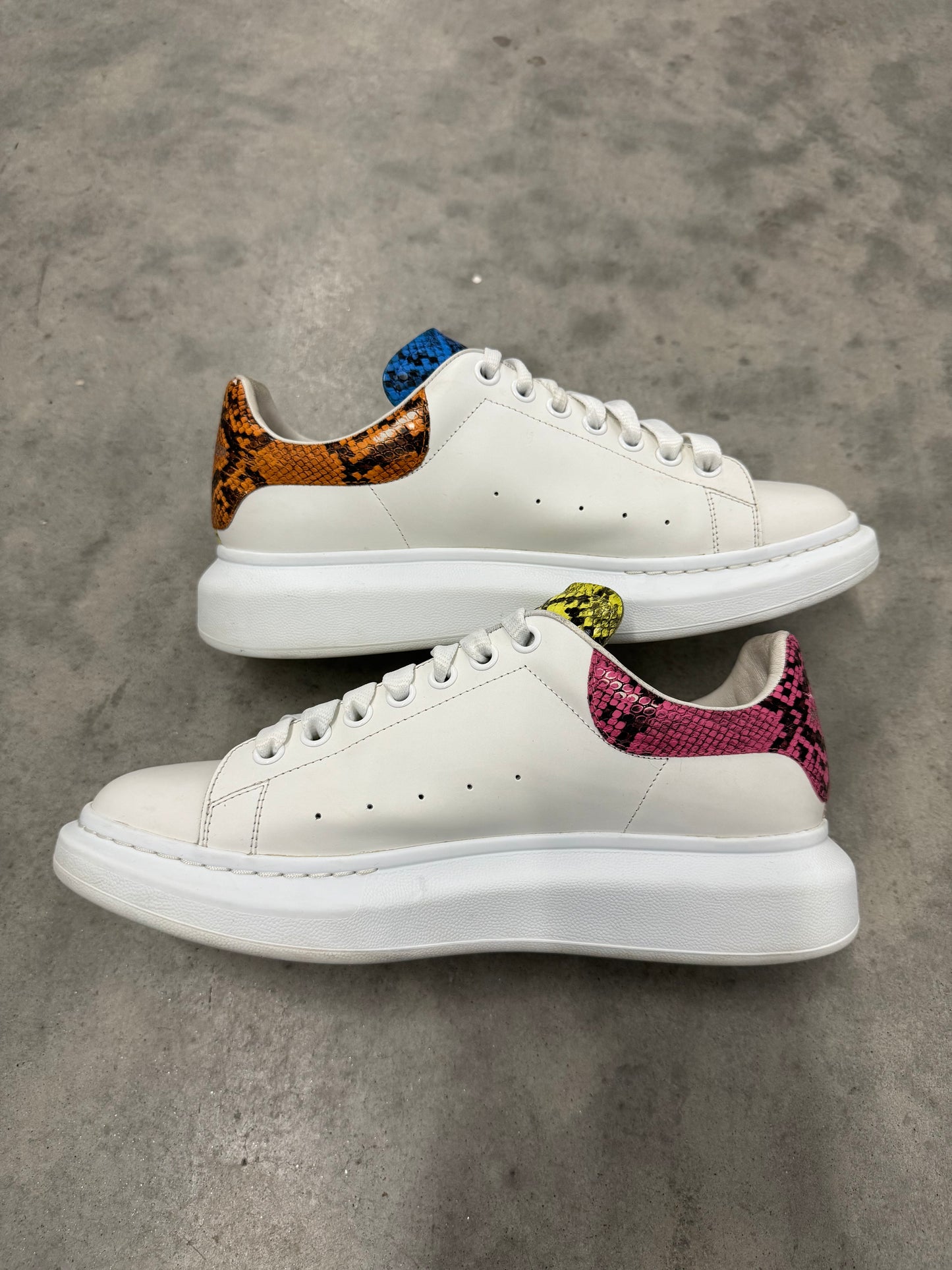 ALEXANDER MCQUEEN OVERSIZED SNEAKER “ White Multi Snake Print “