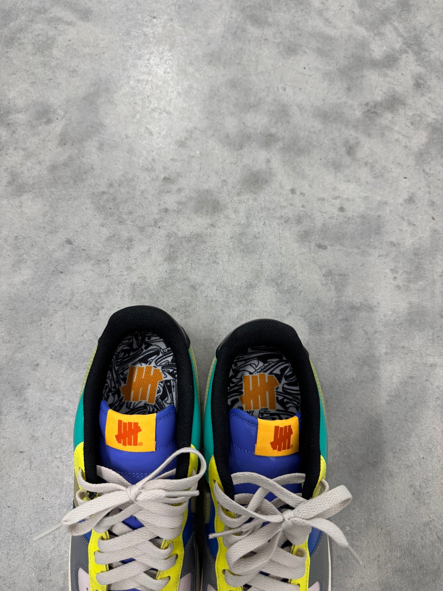 UNDEFEATED AIR FORCE 1 LOW “ Community “