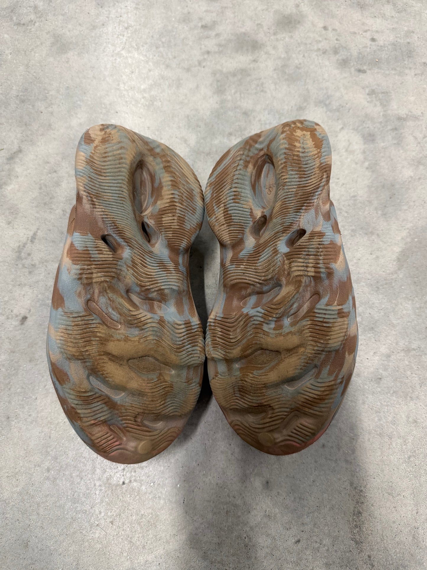 ADIDAS YEEZY FOAM RUNNER “ MX SAND GREY “