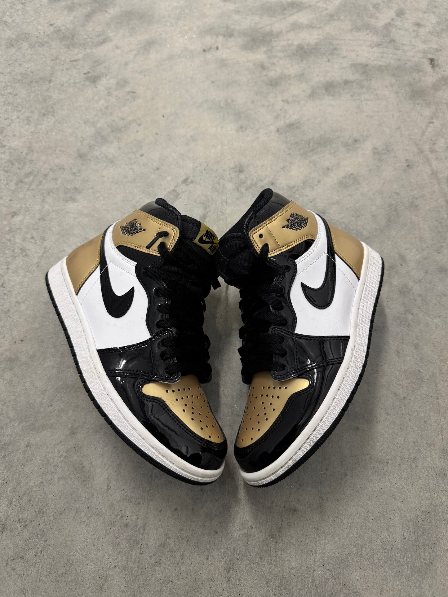 JORDAN 1 “ Gold Toe “