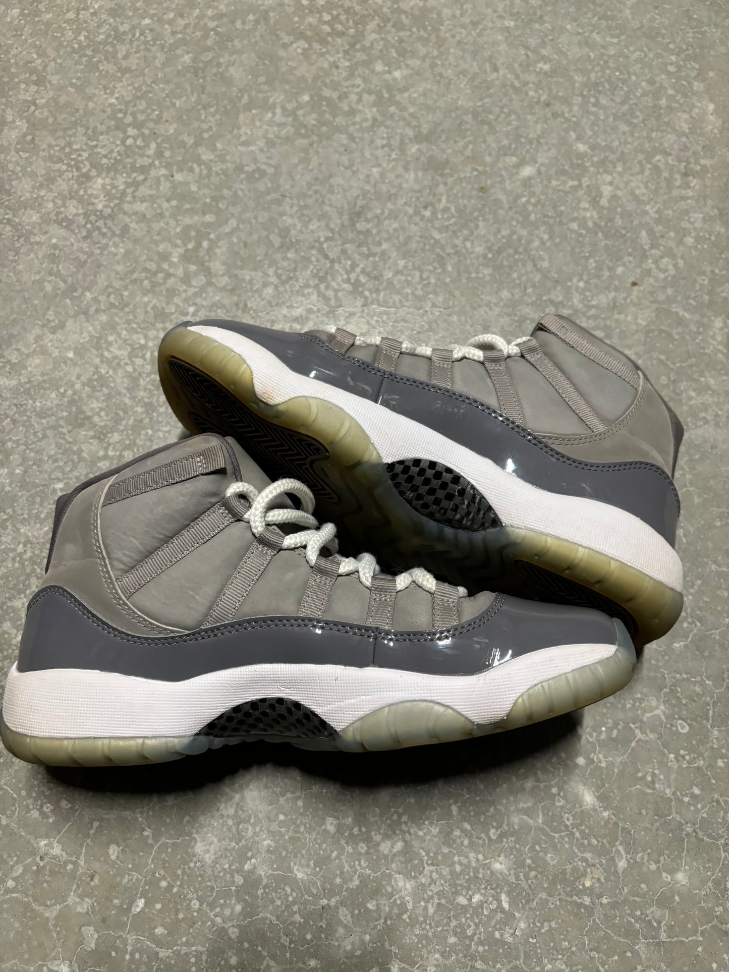 JORDAN 11 “ cool grey “