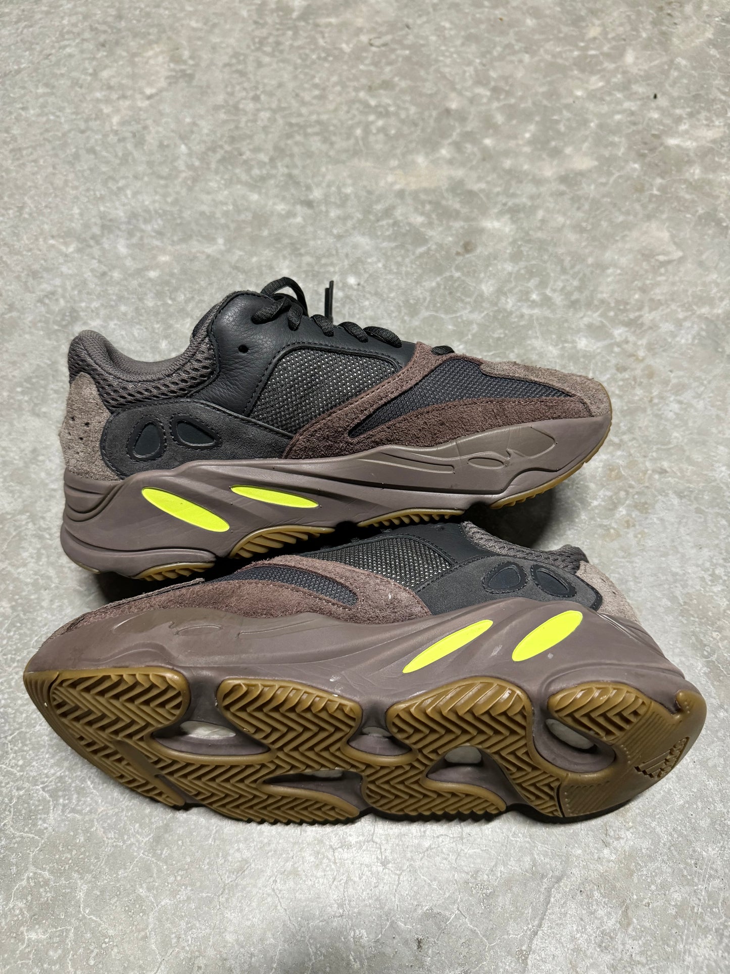 YEEZY 700 “ Mauve “