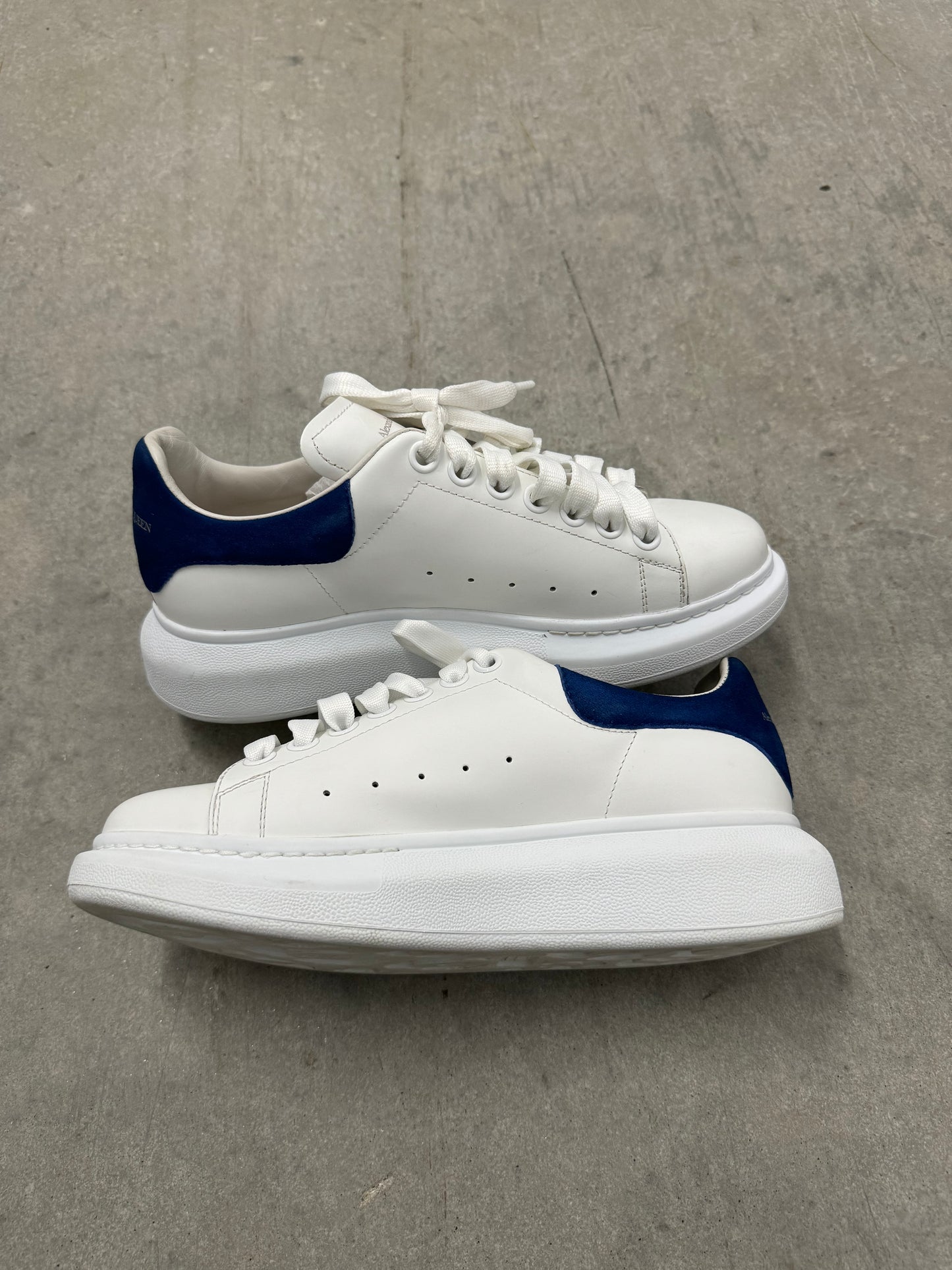 ALEXANDER MCQUEEN OVERSIZED SNEAKER “ White Paris Blue “