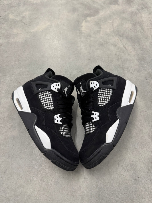 JORDAN 4 “ White Thunder “
