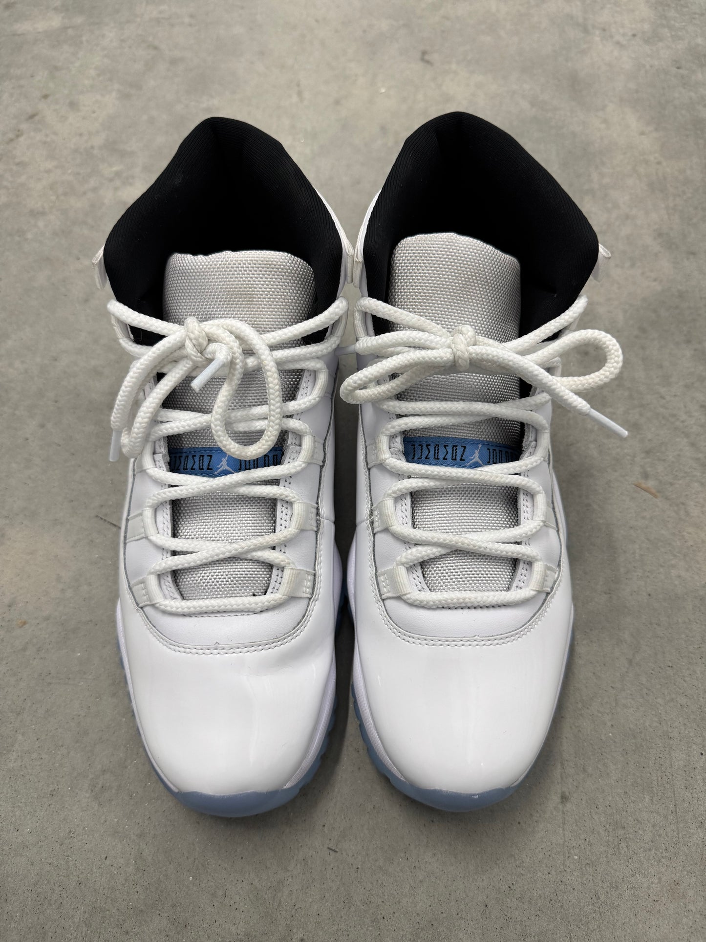 JORDAN 11 “ Legend blue “