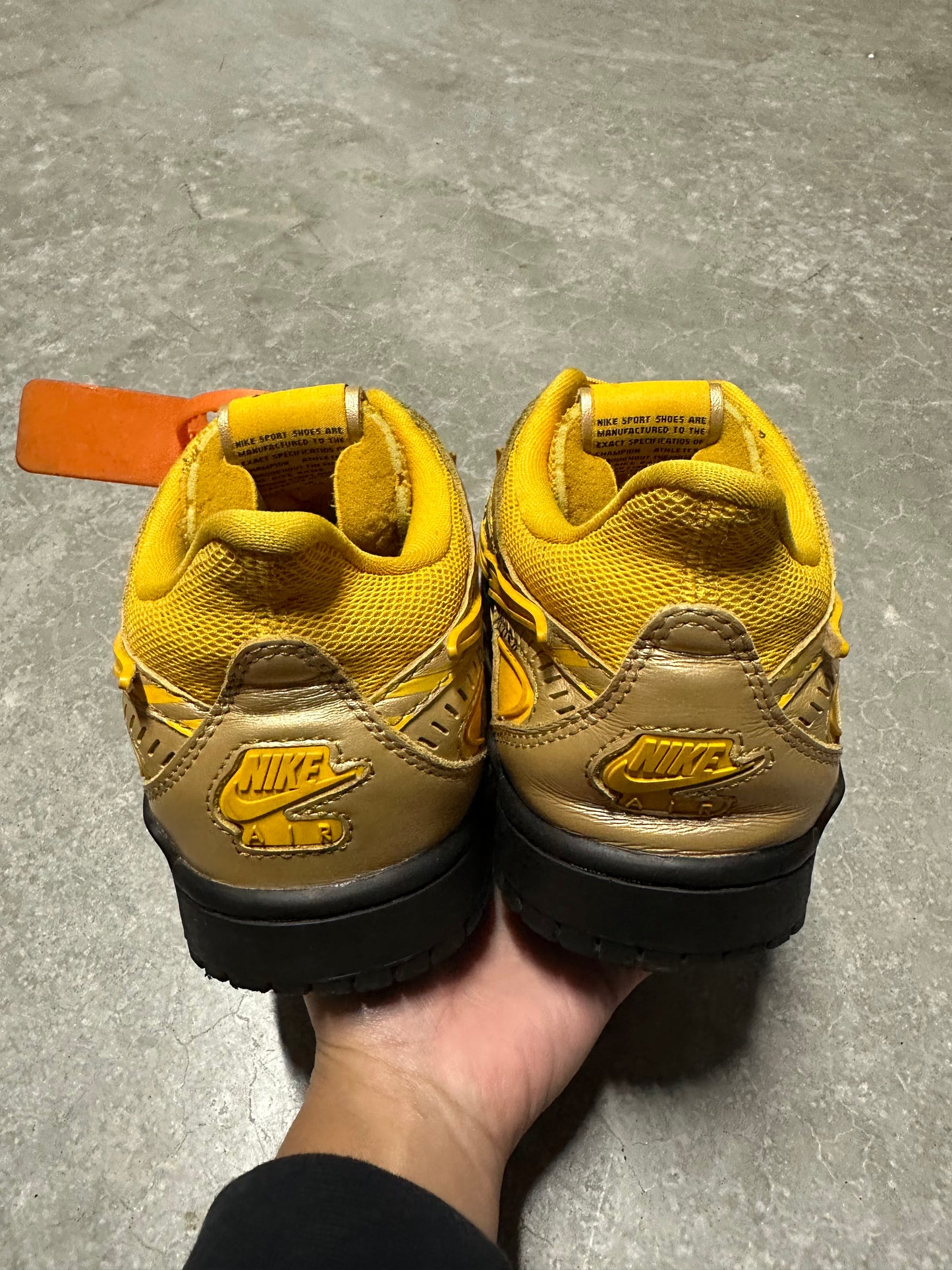 OFF WHITE RUBBER DUNK “ university gold “