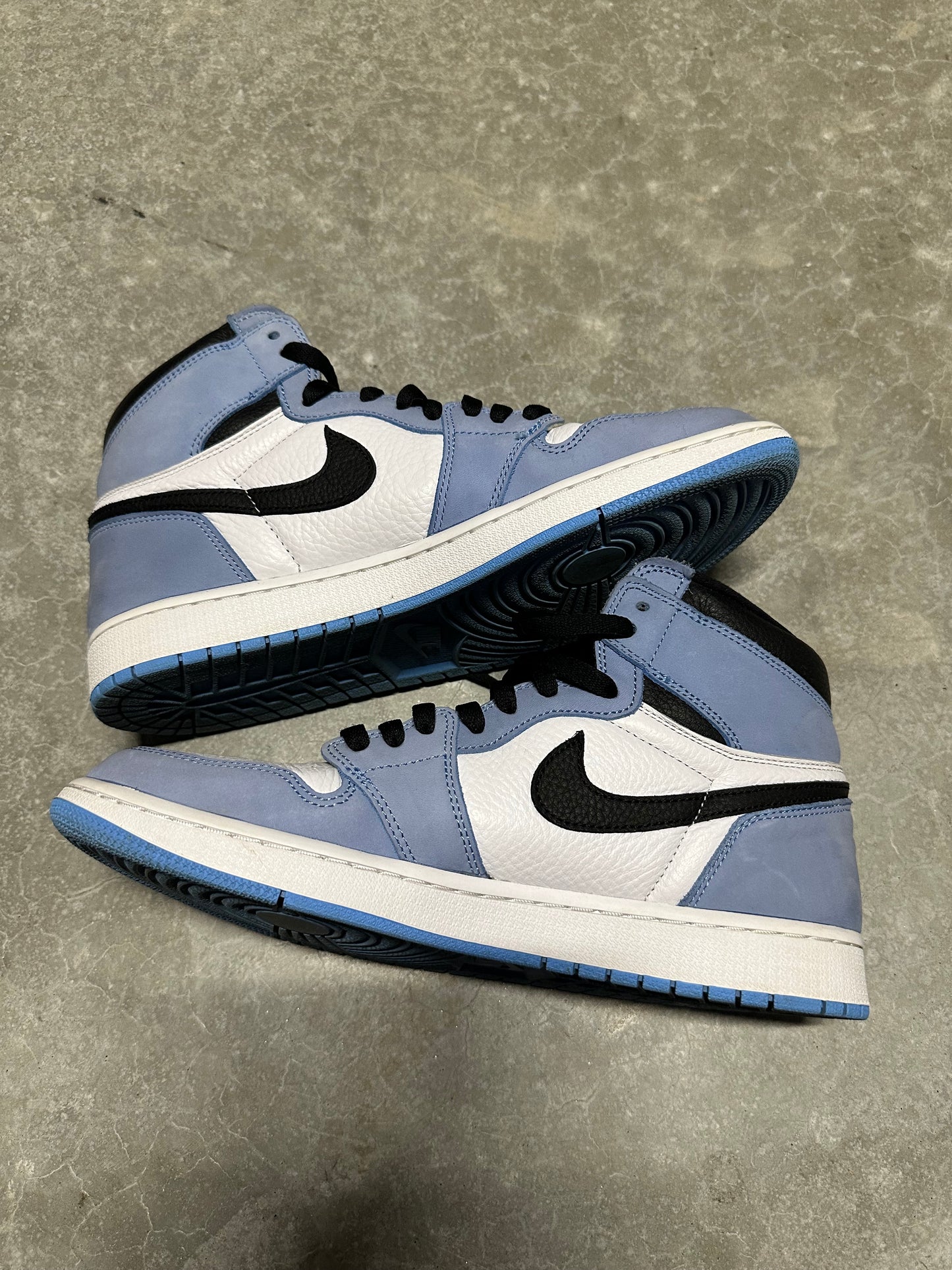 JORDAN 1 “ university blue “