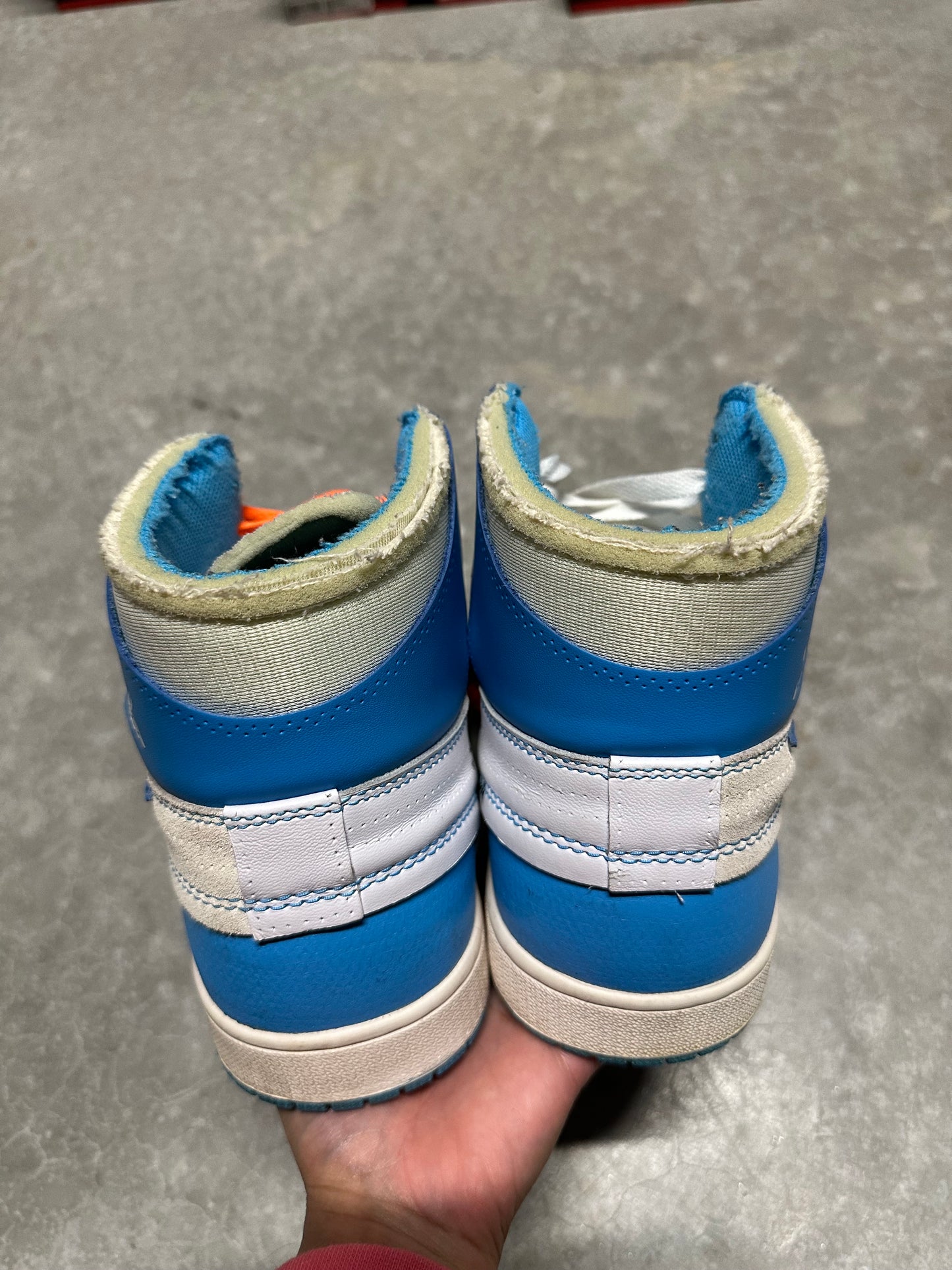 OFF WHITE JORDAN 1 “ unc “