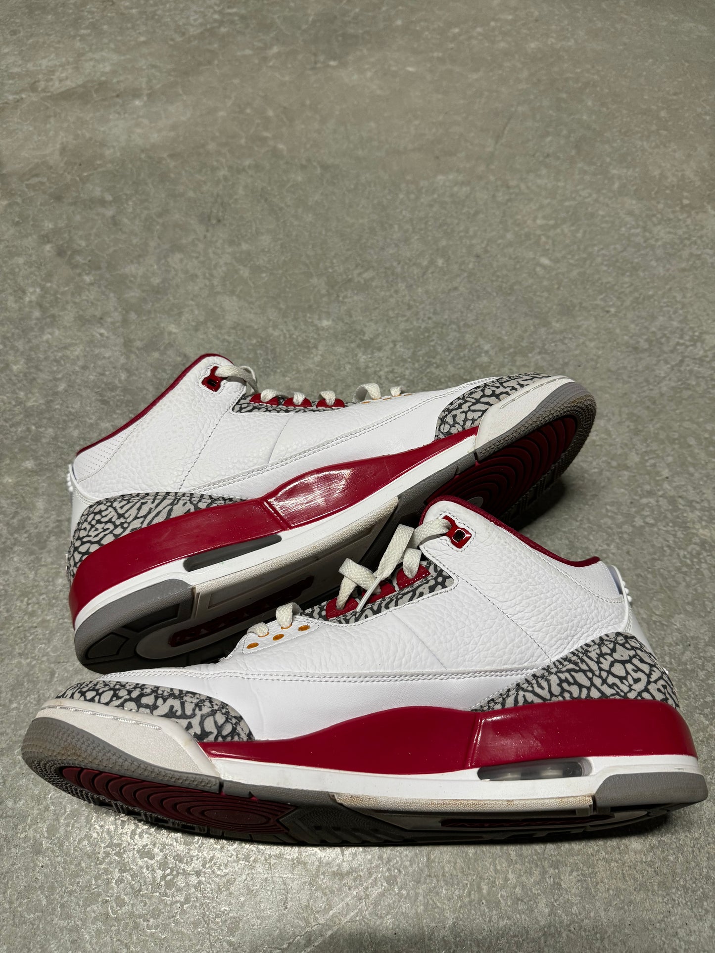 JORDAN 3 “ Cardinal Red “