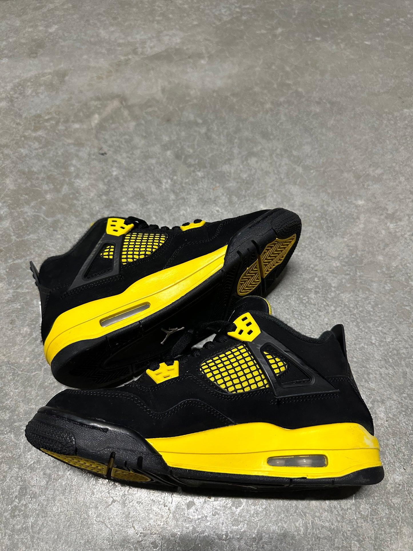 JORDAN 4 “ Thunder “