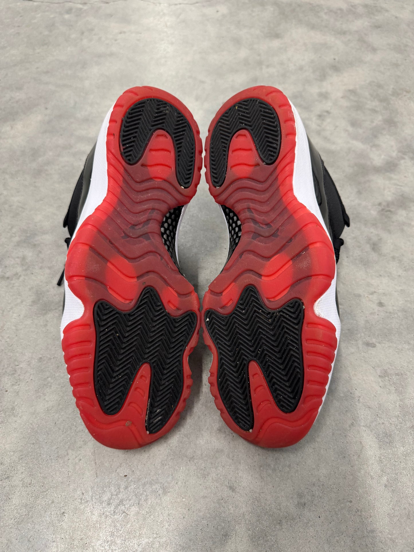 JORDAN 11 LOW “ Bred “ ( 2025 )