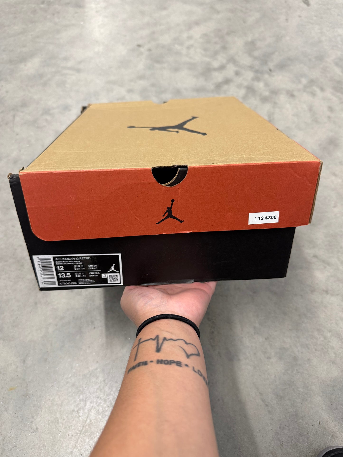 JORDAN 12 “ Playoff “