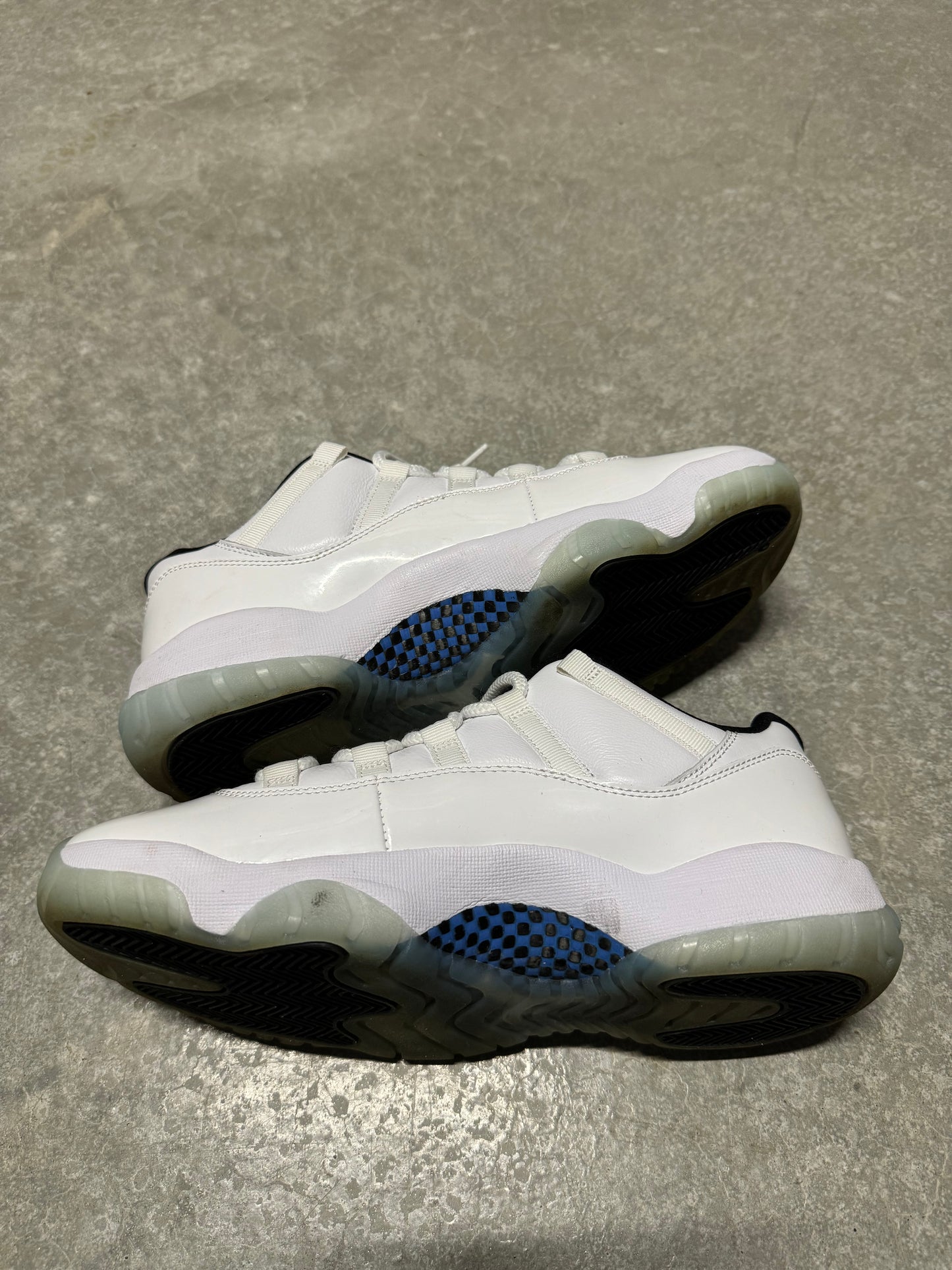 JORDAN 11 LOW “ legend blue “