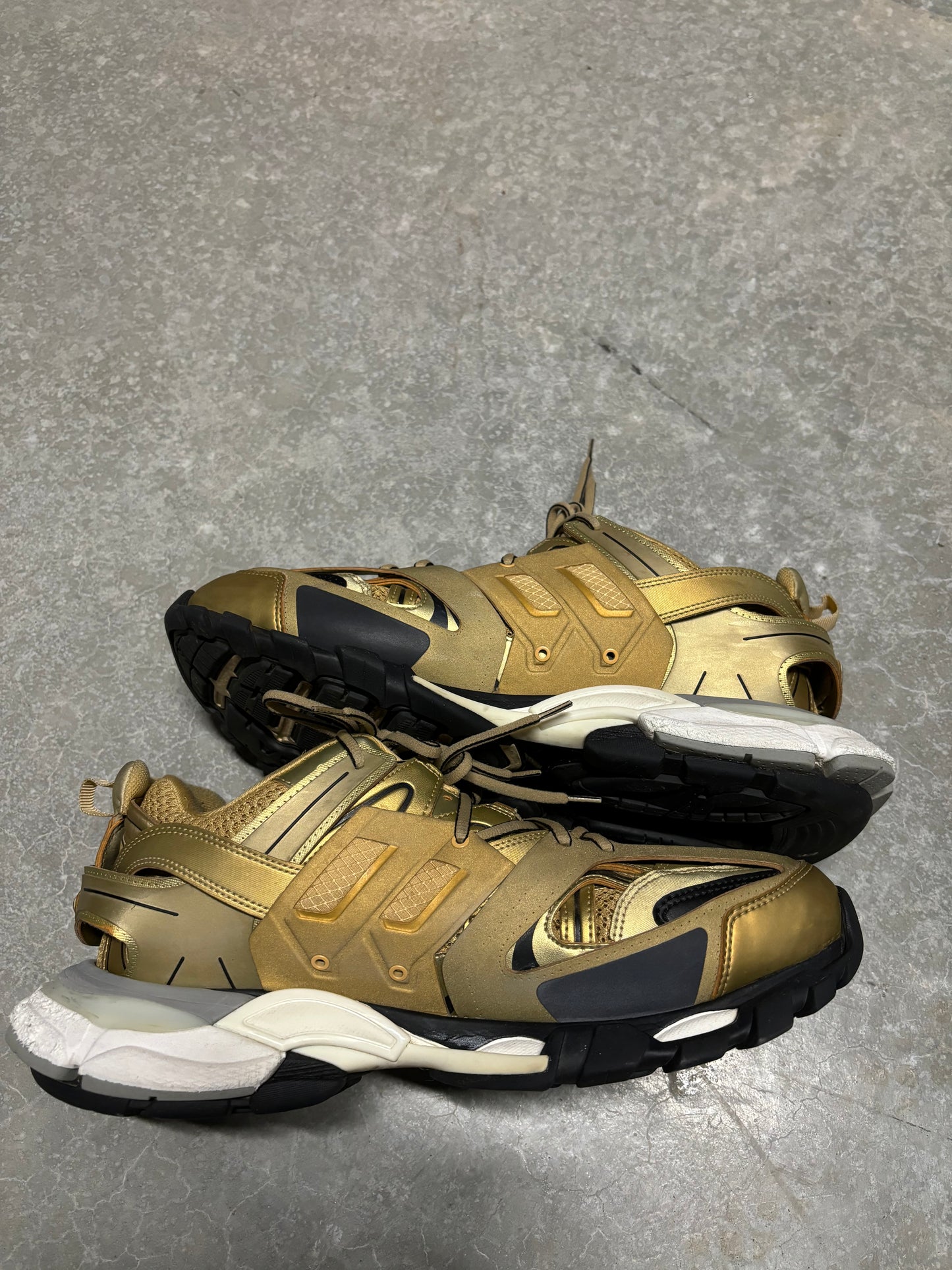 BALENCIAGA TRACK “ metallic gold “