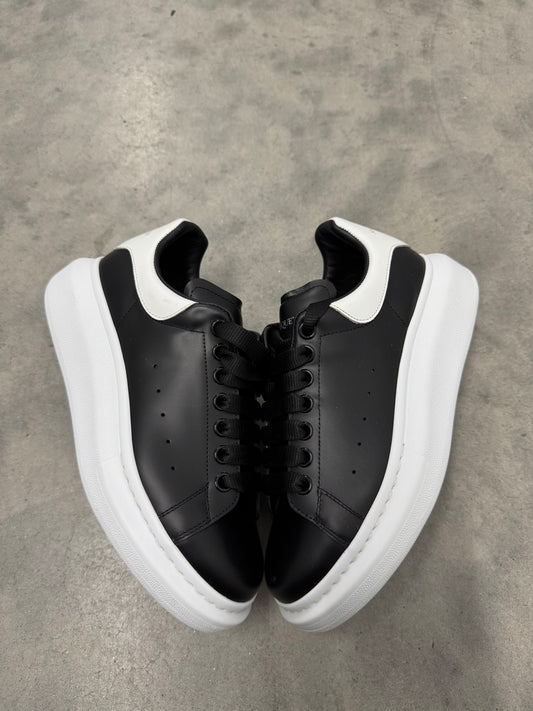 ALEXANDER MCQUEEN OVERSIZED SNEAKER “ Black White “