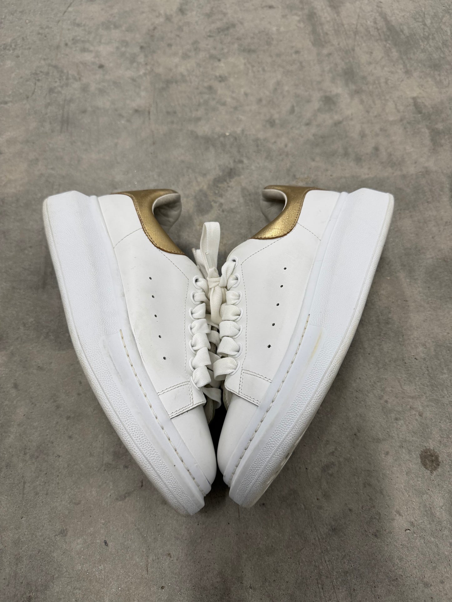 ALEXANDER MCQUEEN OVERSIZED SNEAKER “ White Gold “