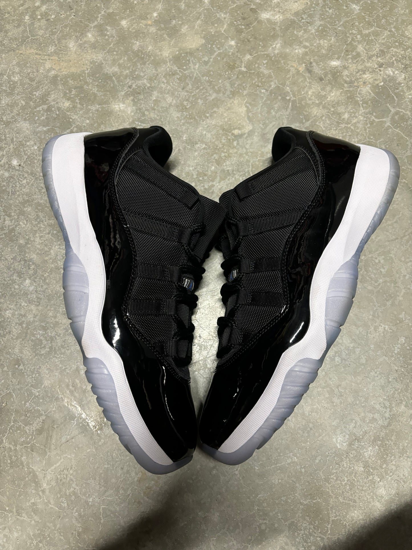 JORDAN 11 LOW “ space jam “