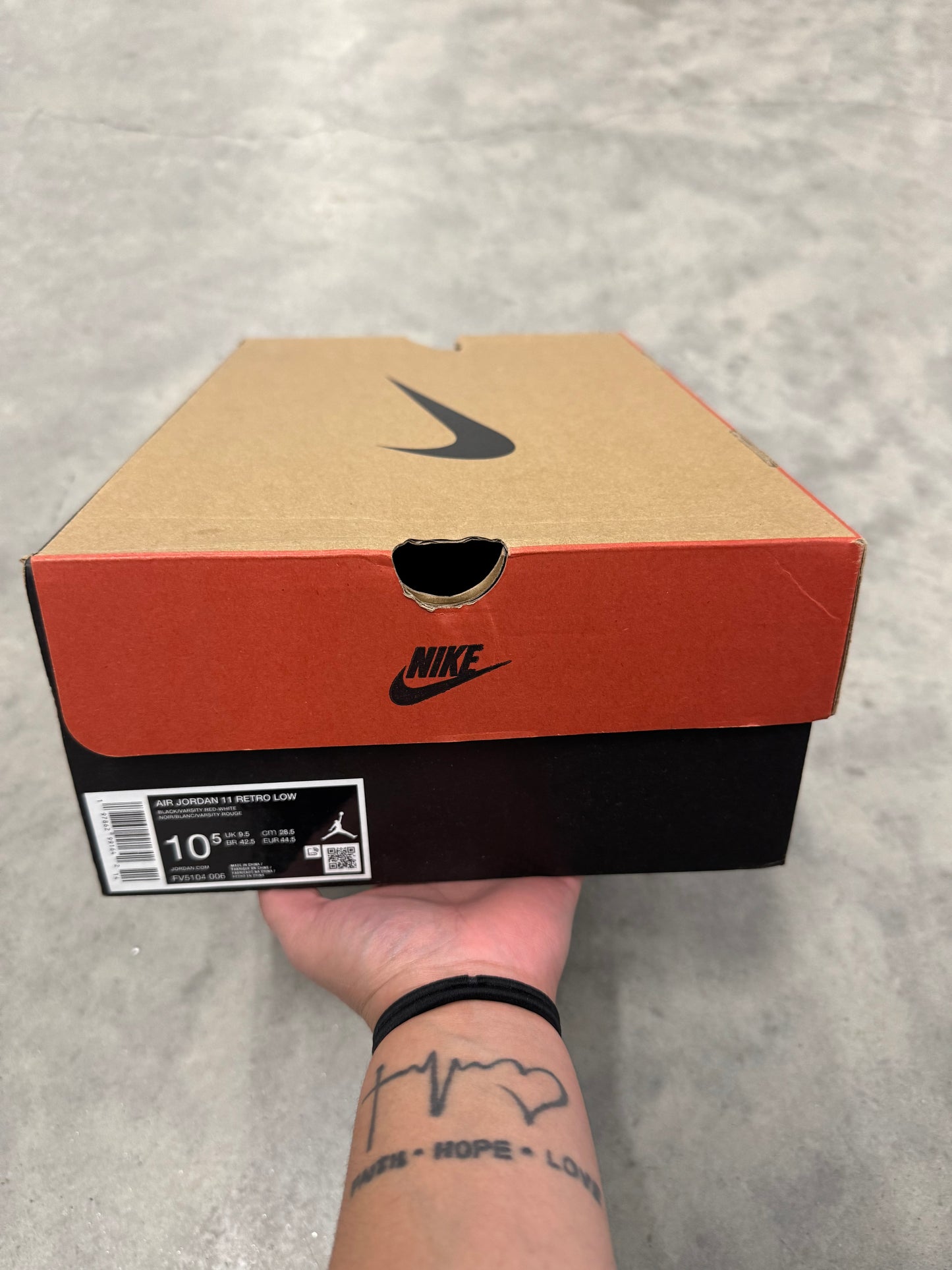 JORDAN 11 LOW “ Bred “ ( 2025 )