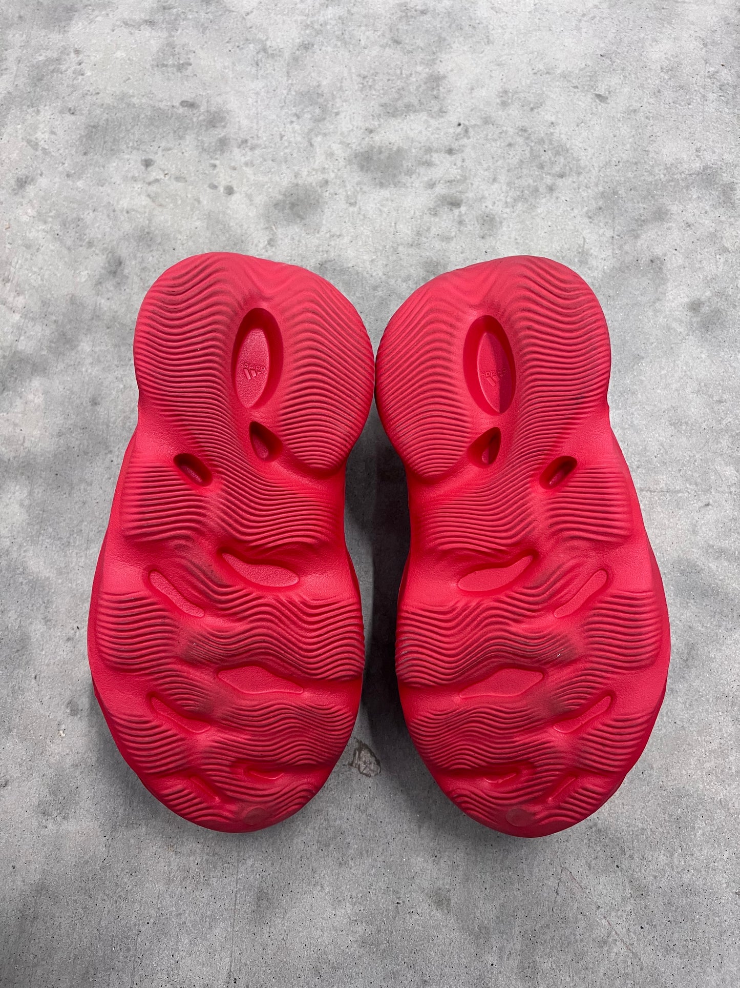 Yeezy Foam runner "Vermillion"